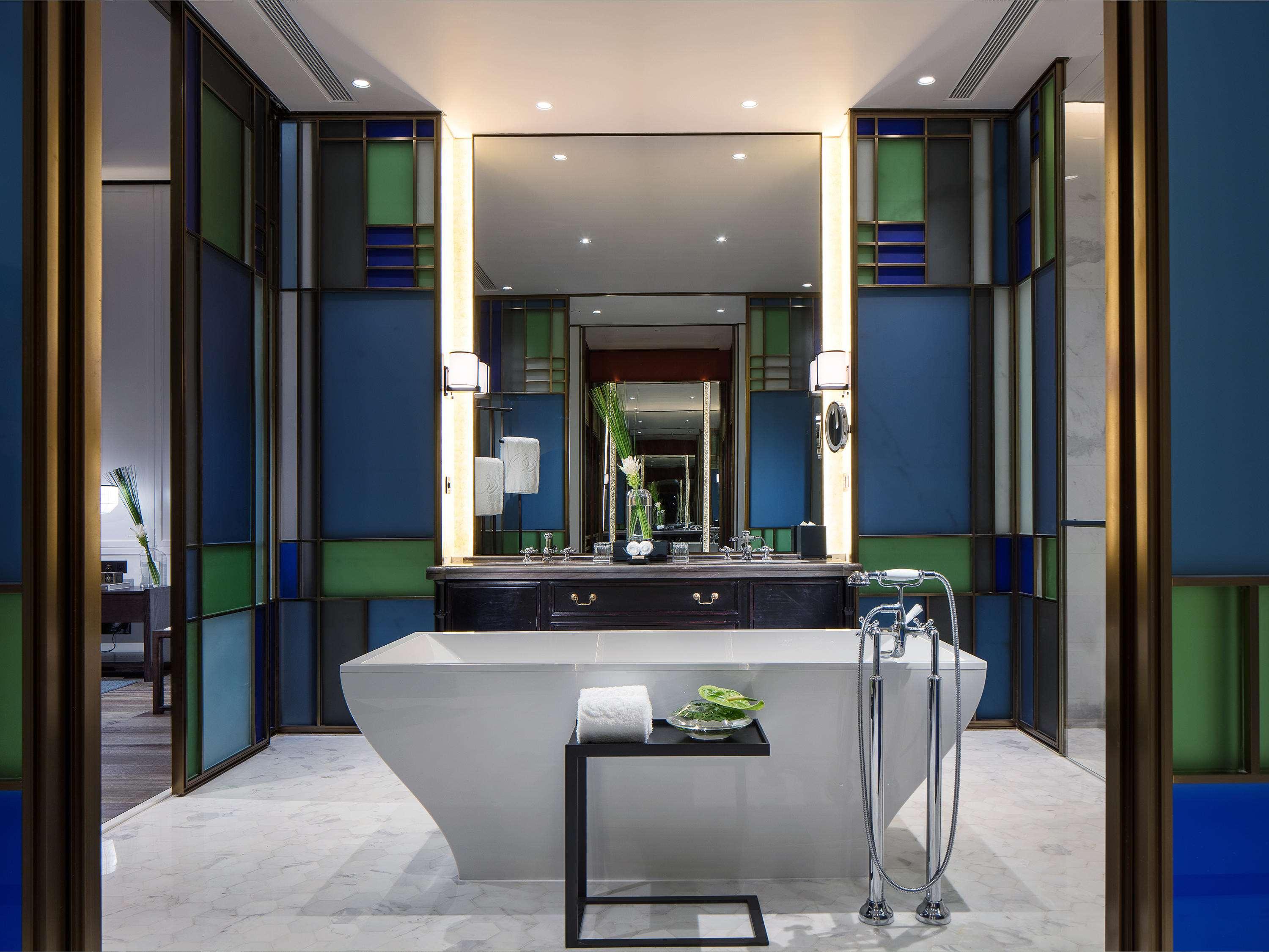 Junior Suite Club King Bed