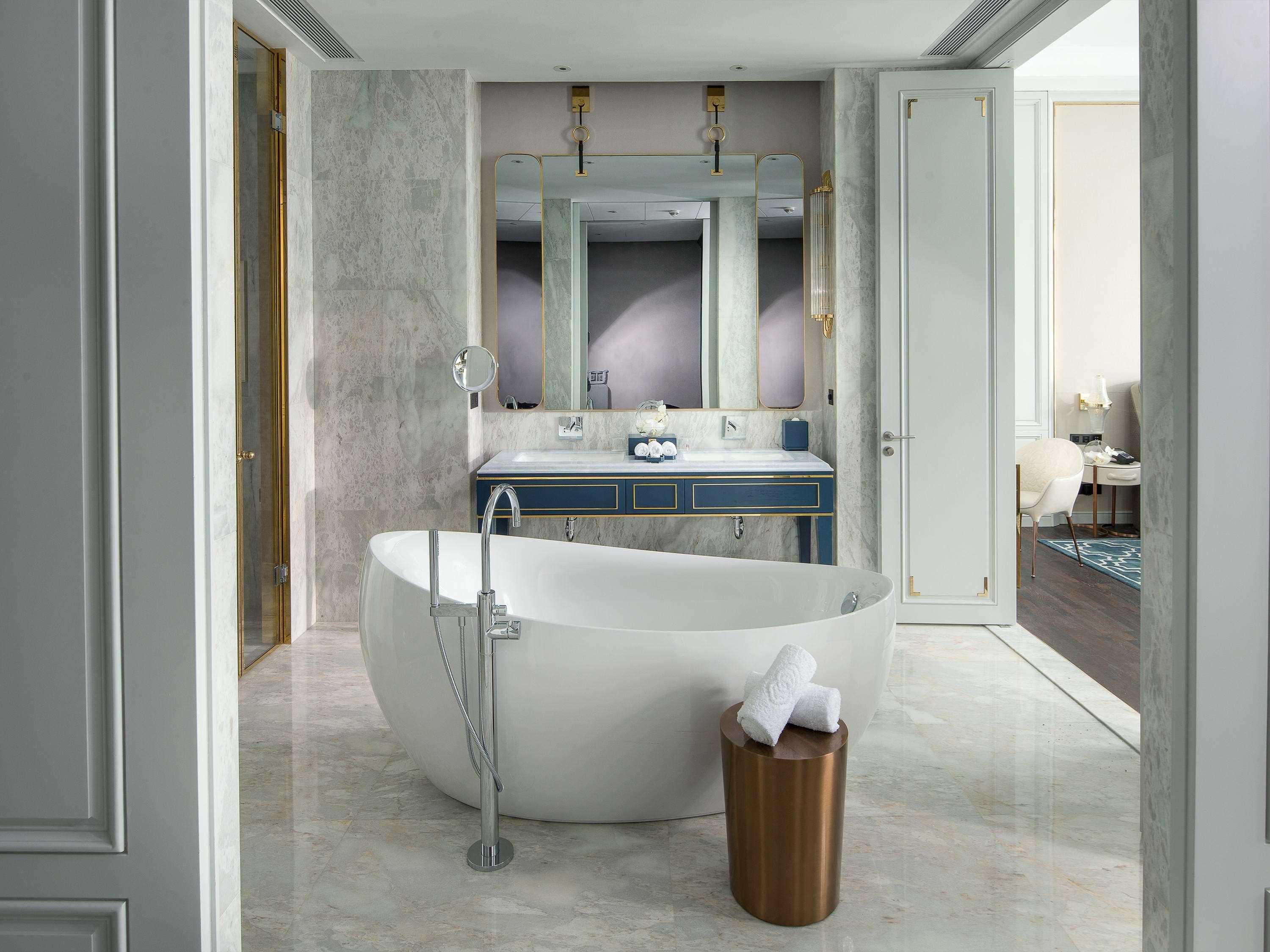 Junior Suite Club King Bed