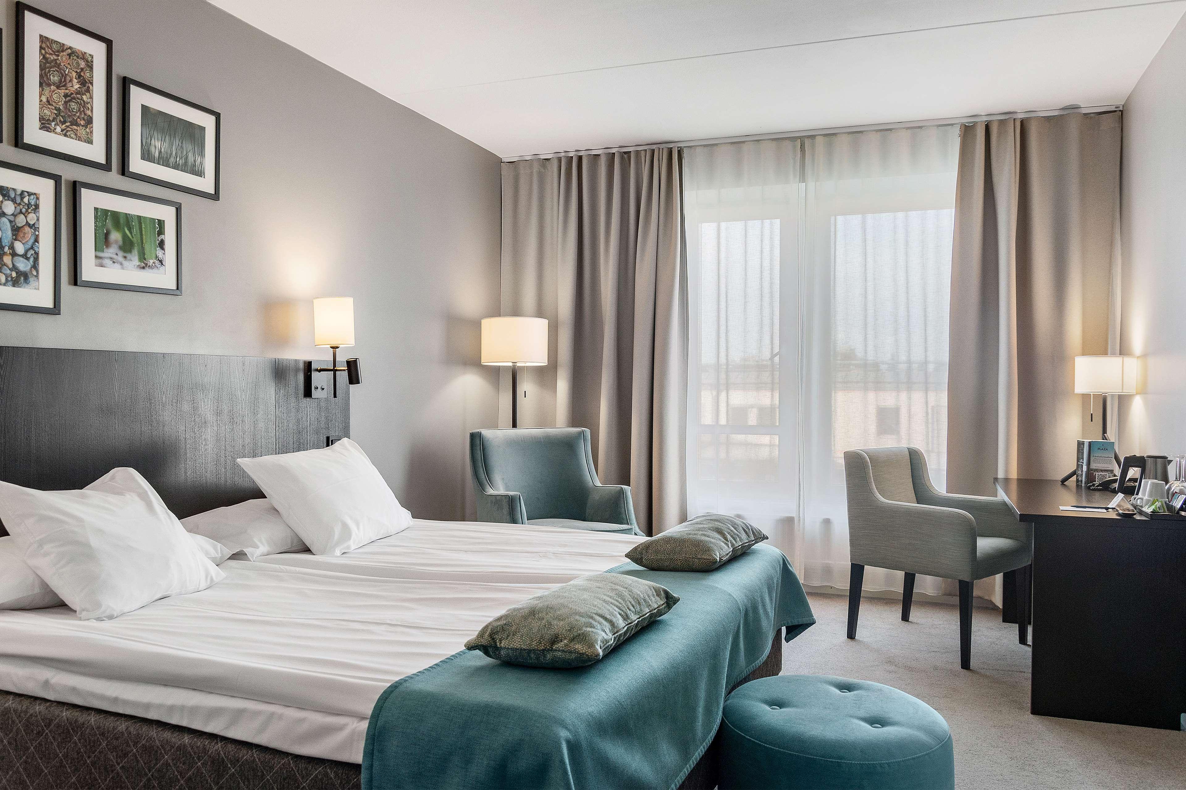 Double Classic Queen Bed