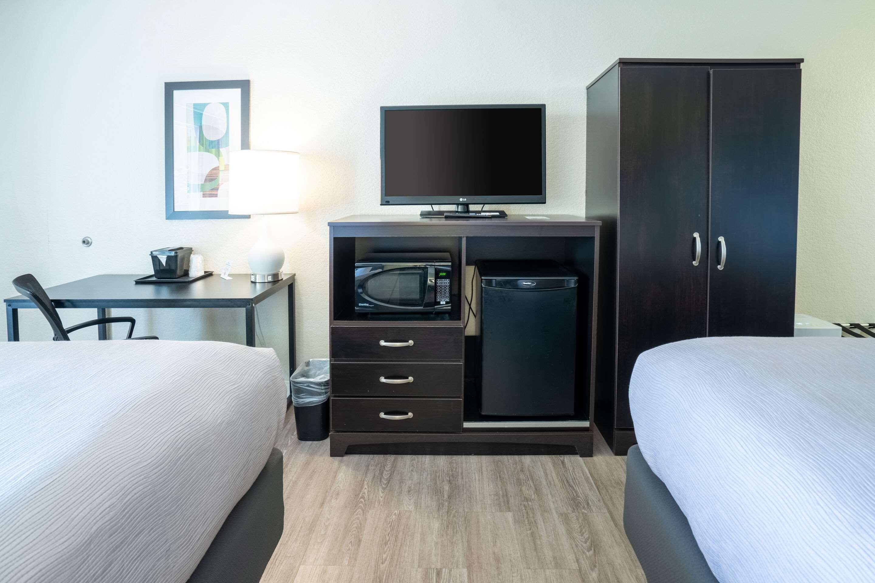 Quadruple Two Queen Beds