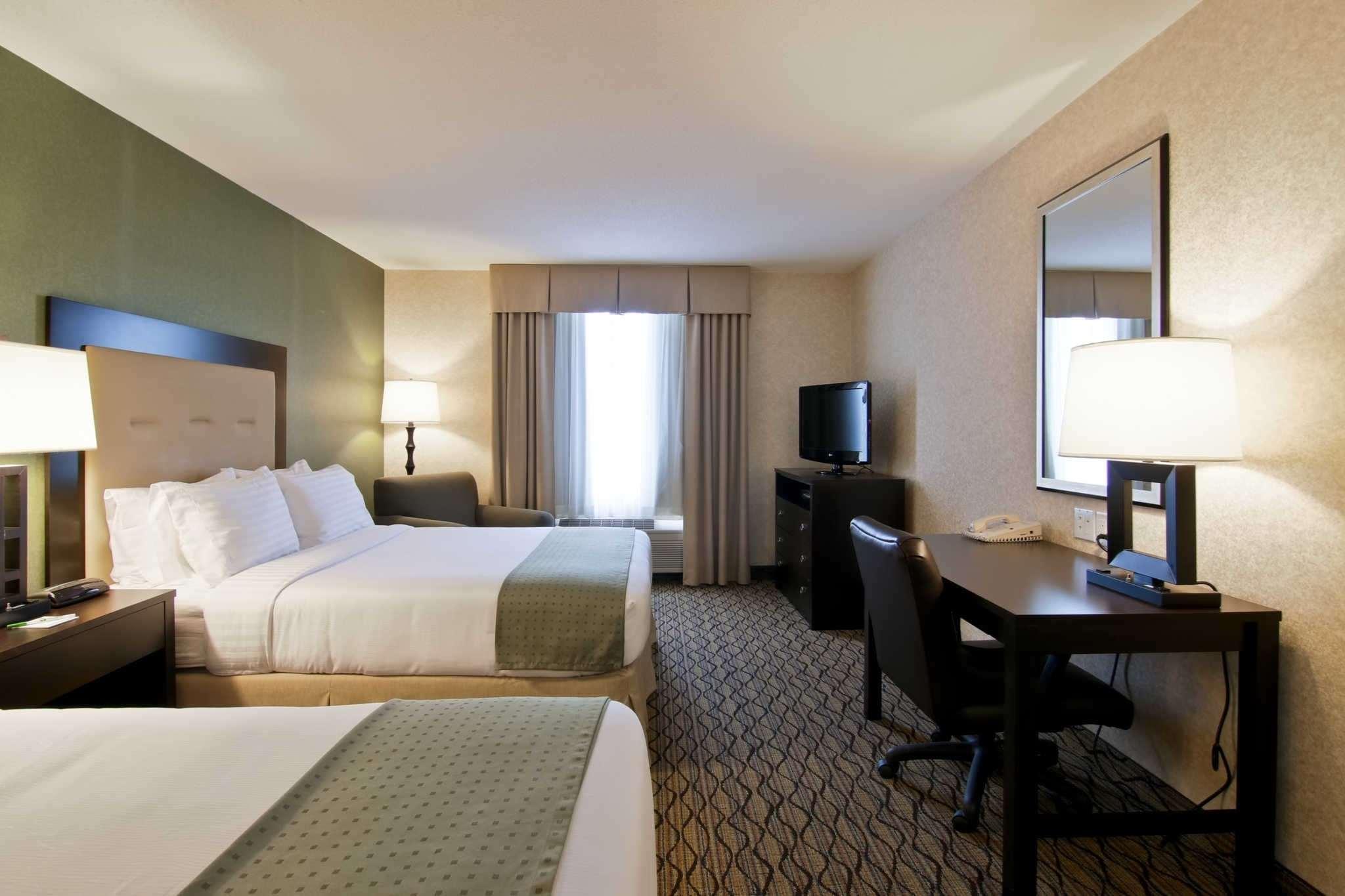 Double Two Queen Beds Non Smoking