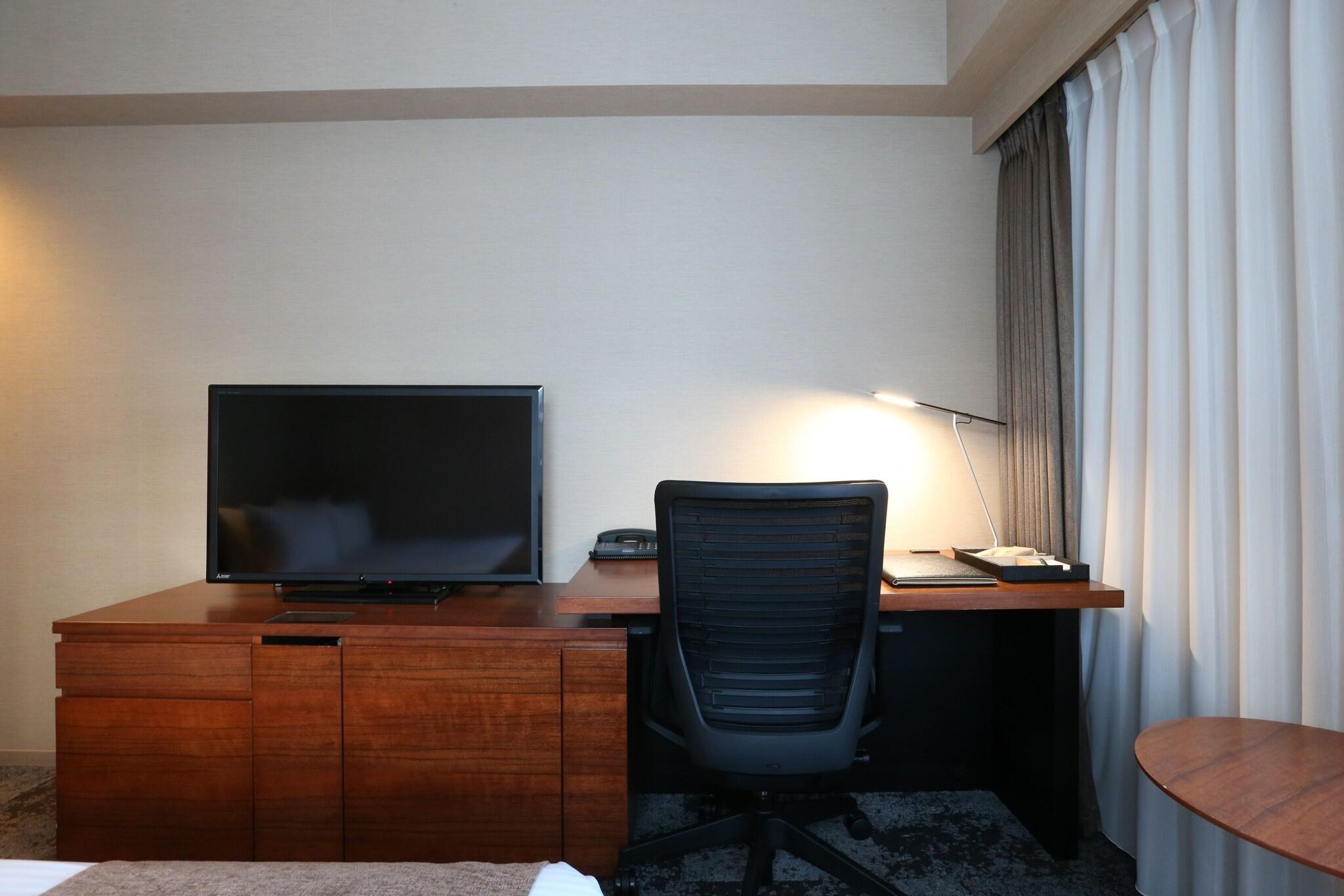 Double Deluxe King Bed