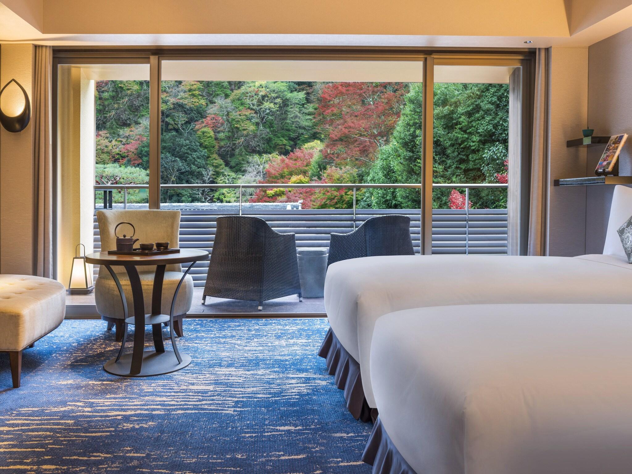 Twin with Balcony with Views