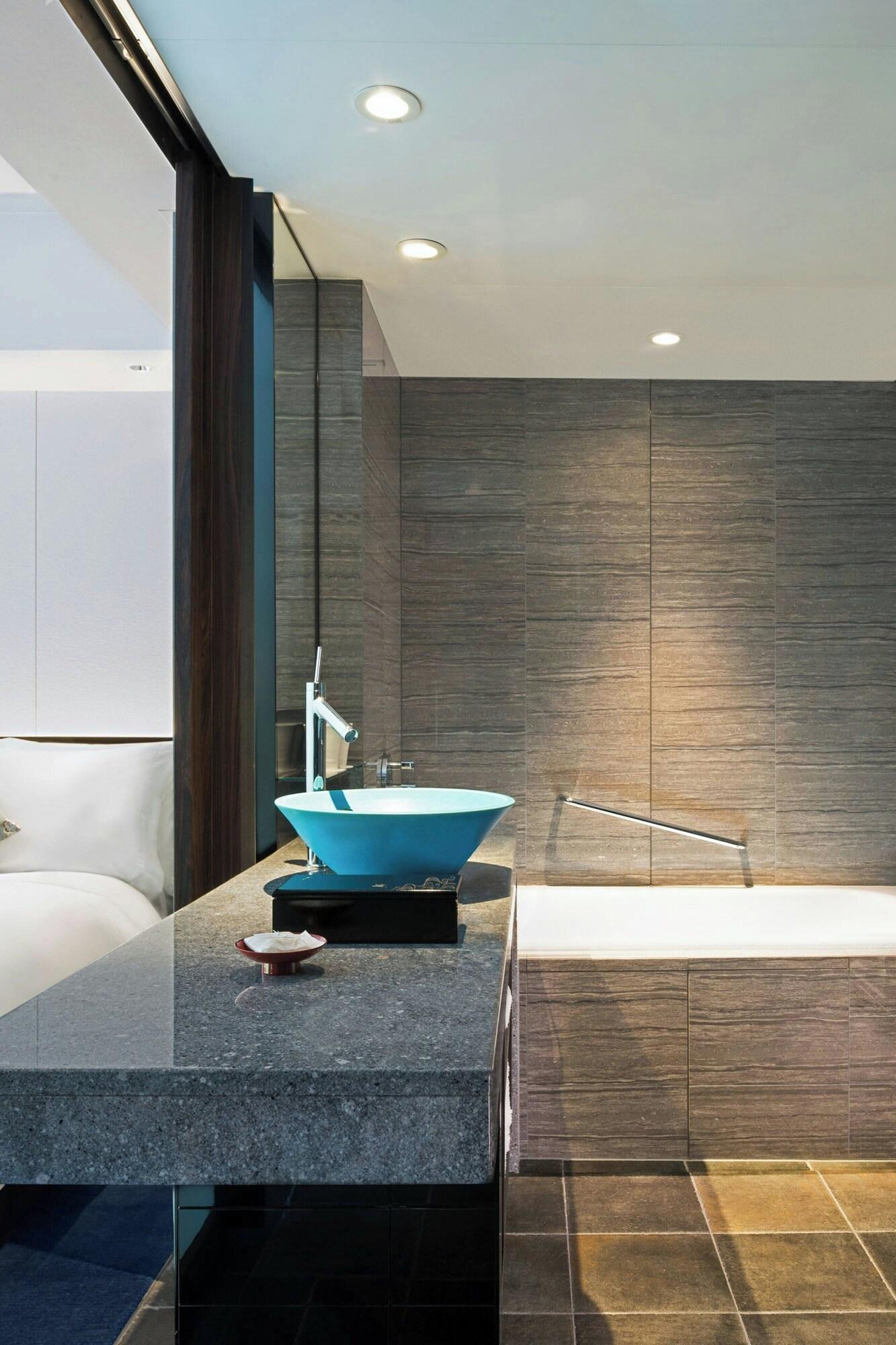 Twin with Balcony with Views