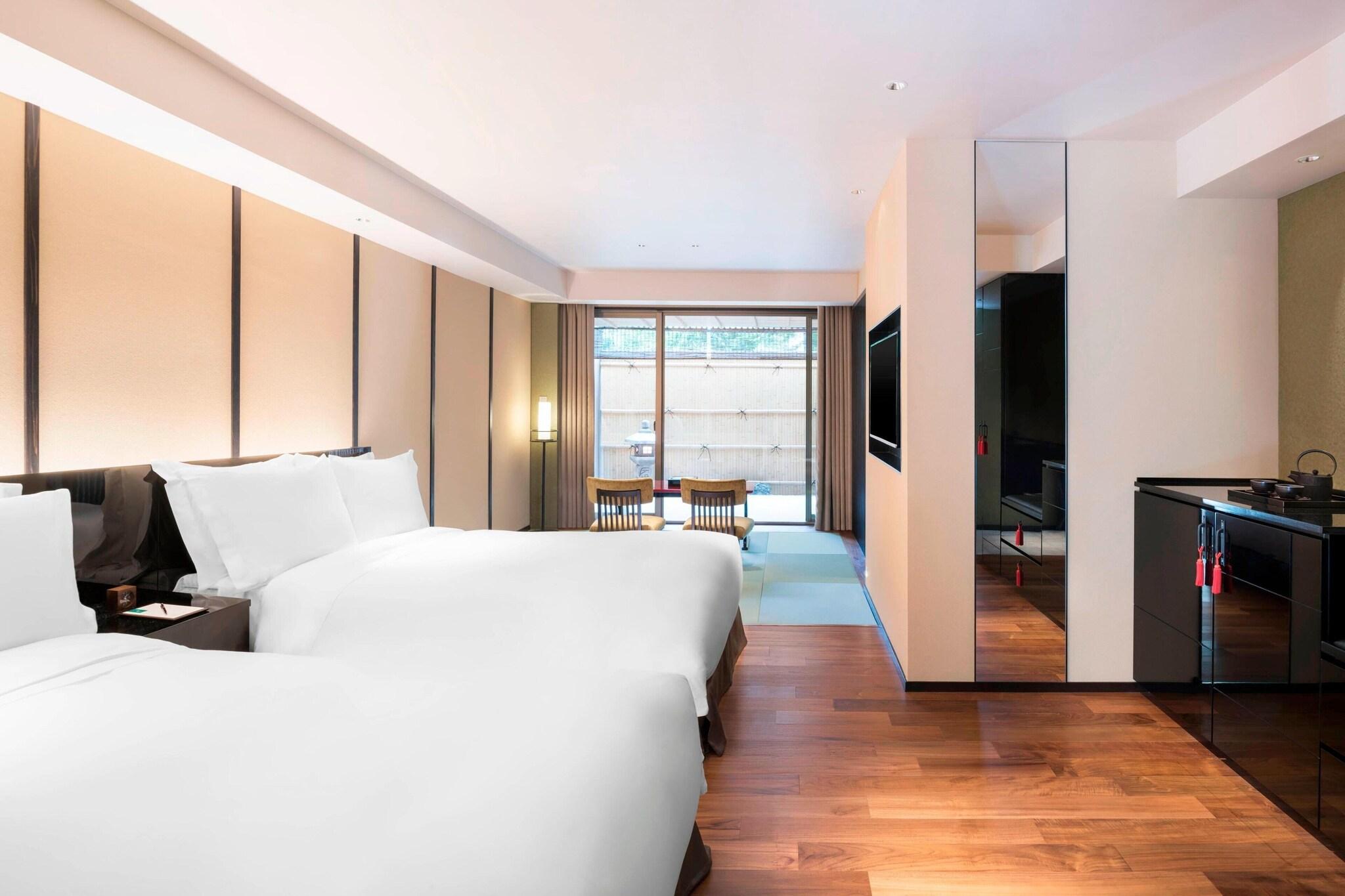 Double Garden View King Bed