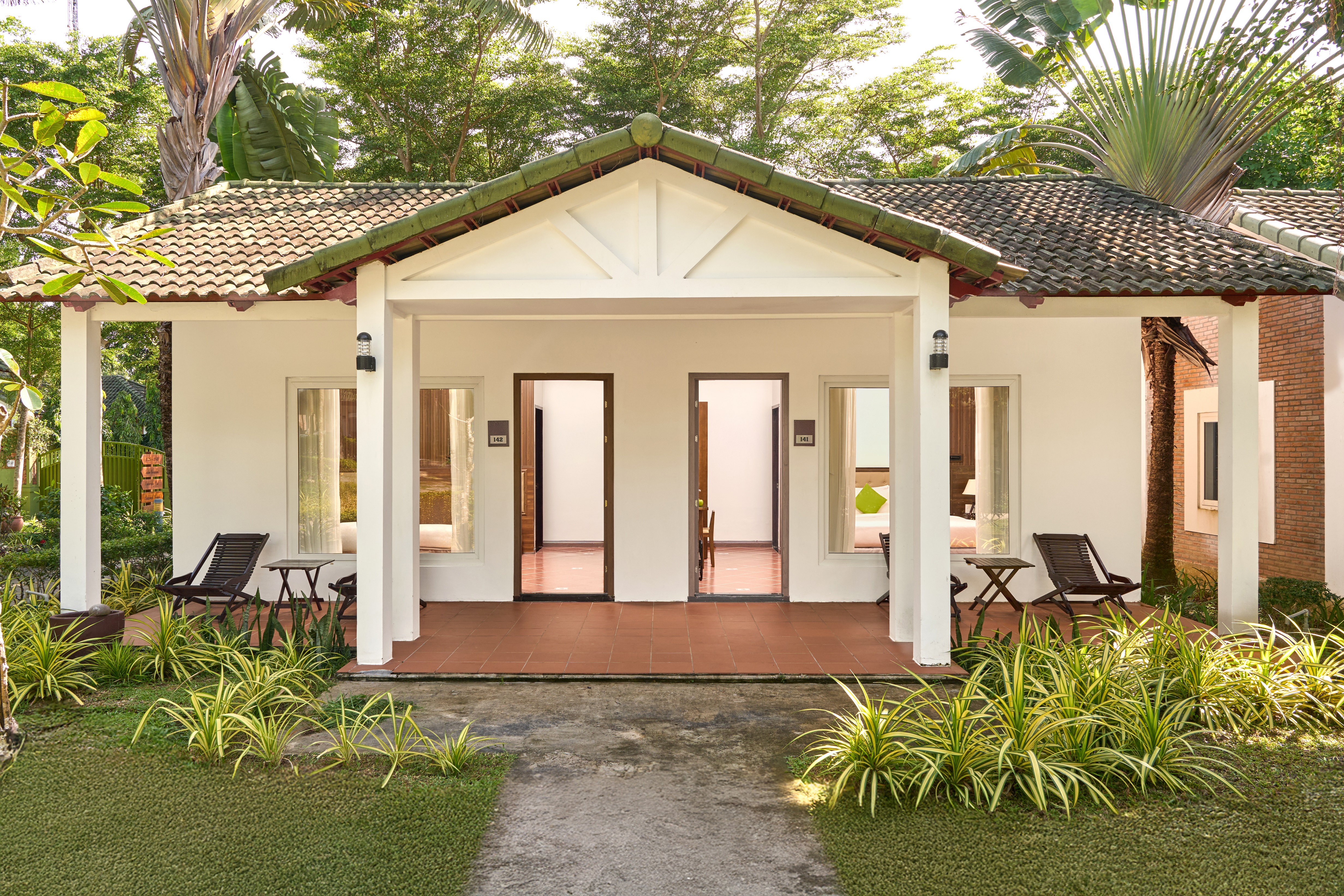 Bungalow Garden View