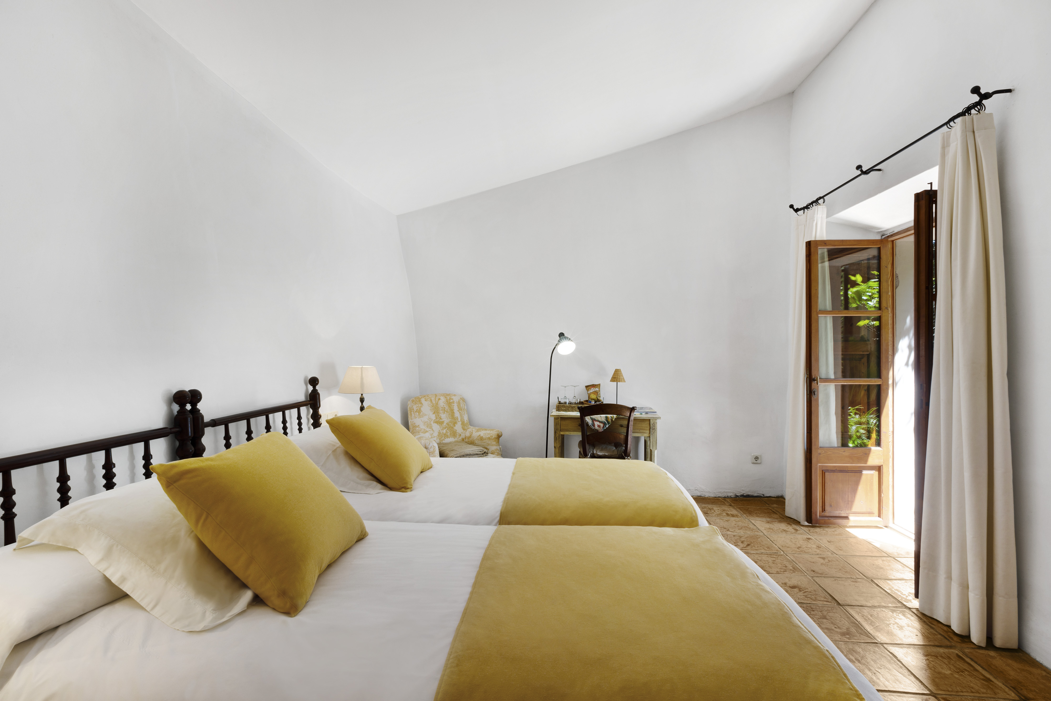 Double or Twin Standard