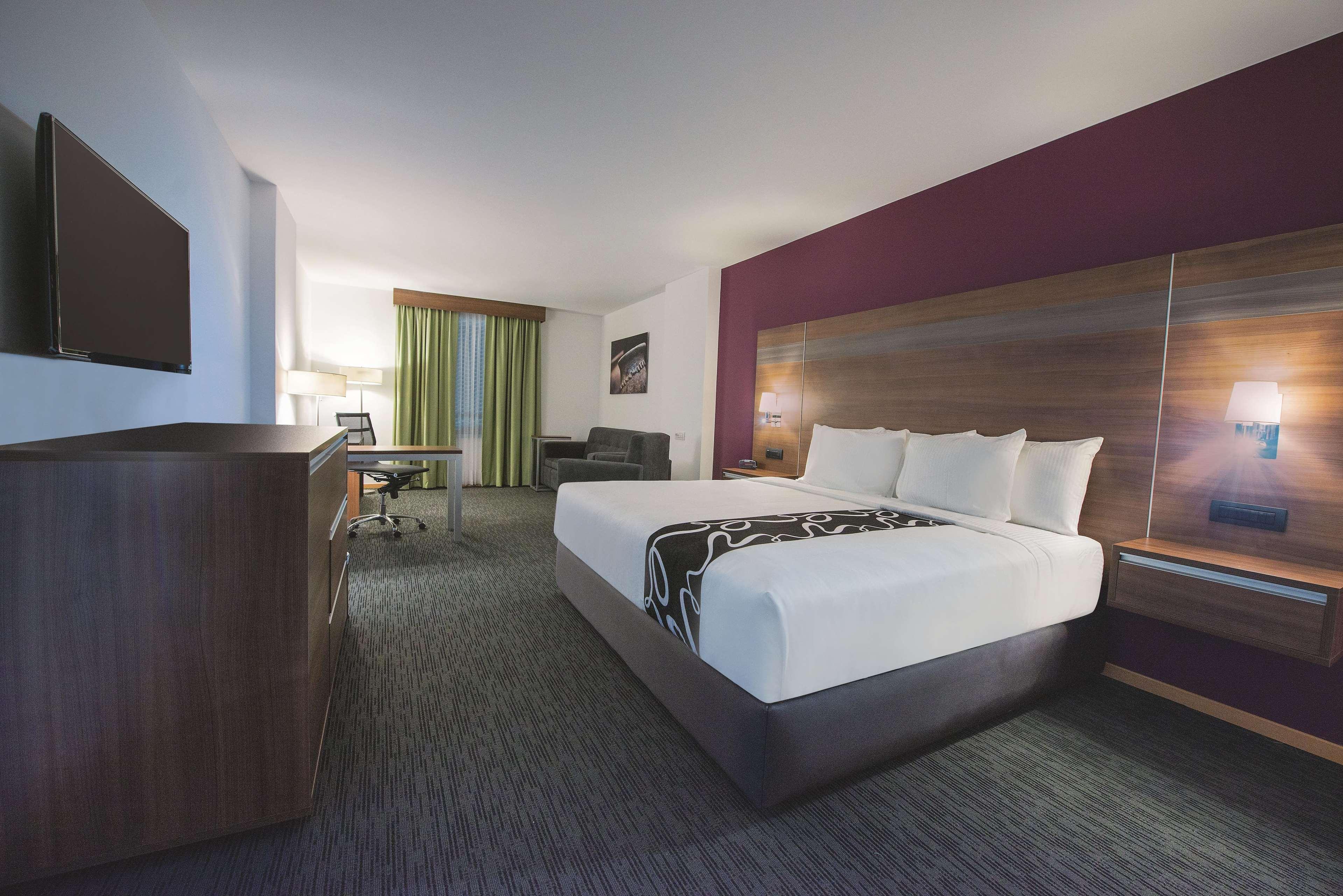 Suite Deluxe King Bed