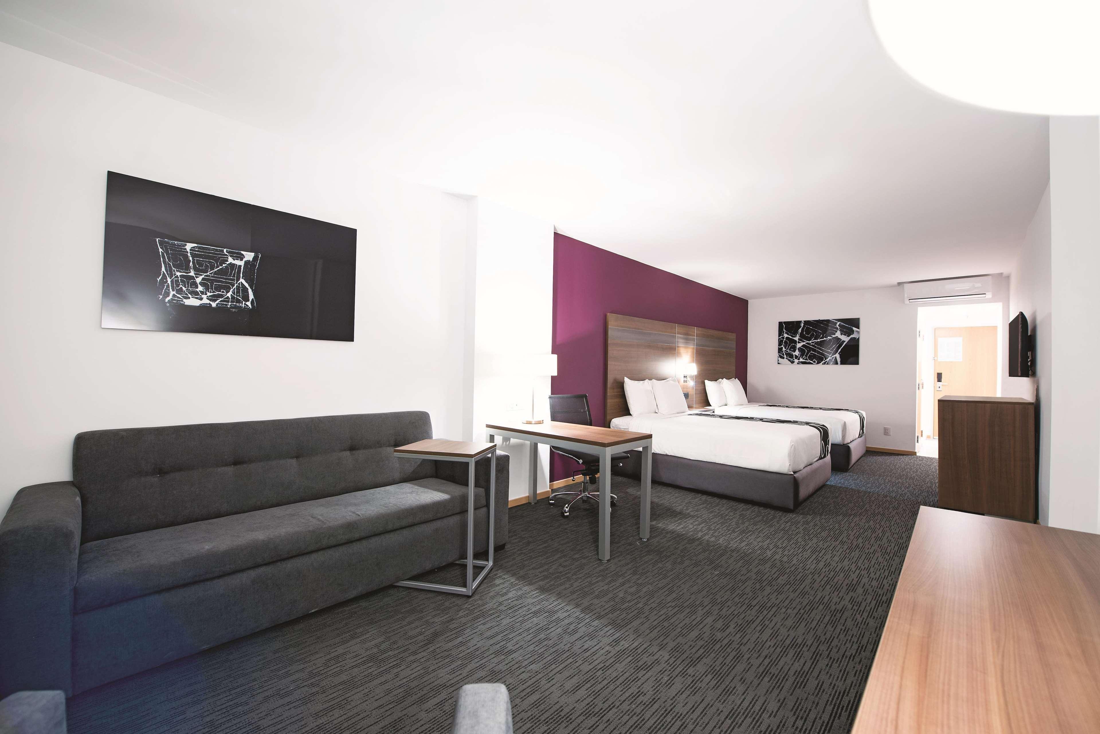 Suite Deluxe Two Queen Beds