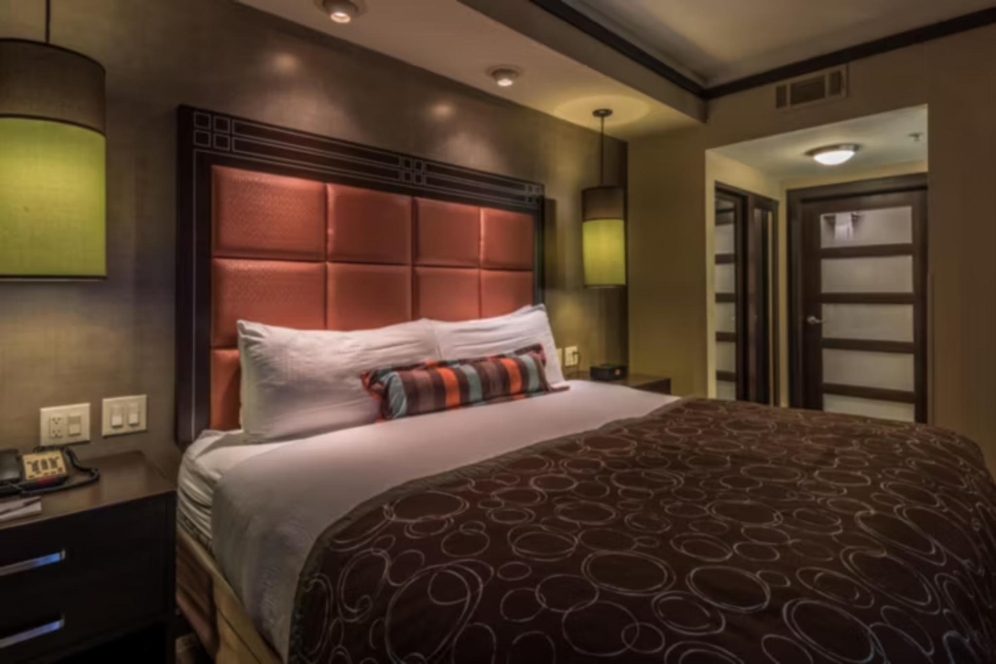 Studio Accessible-queen Size Bed