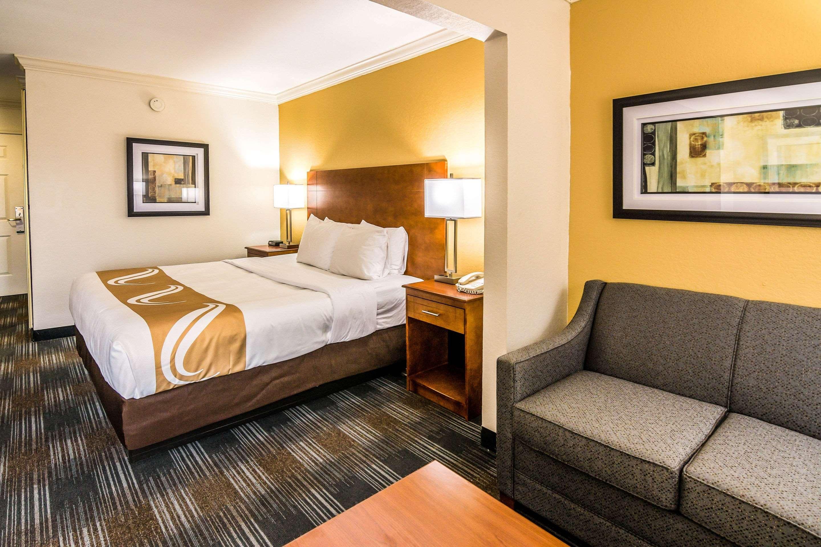 Suite Queen Size Bed