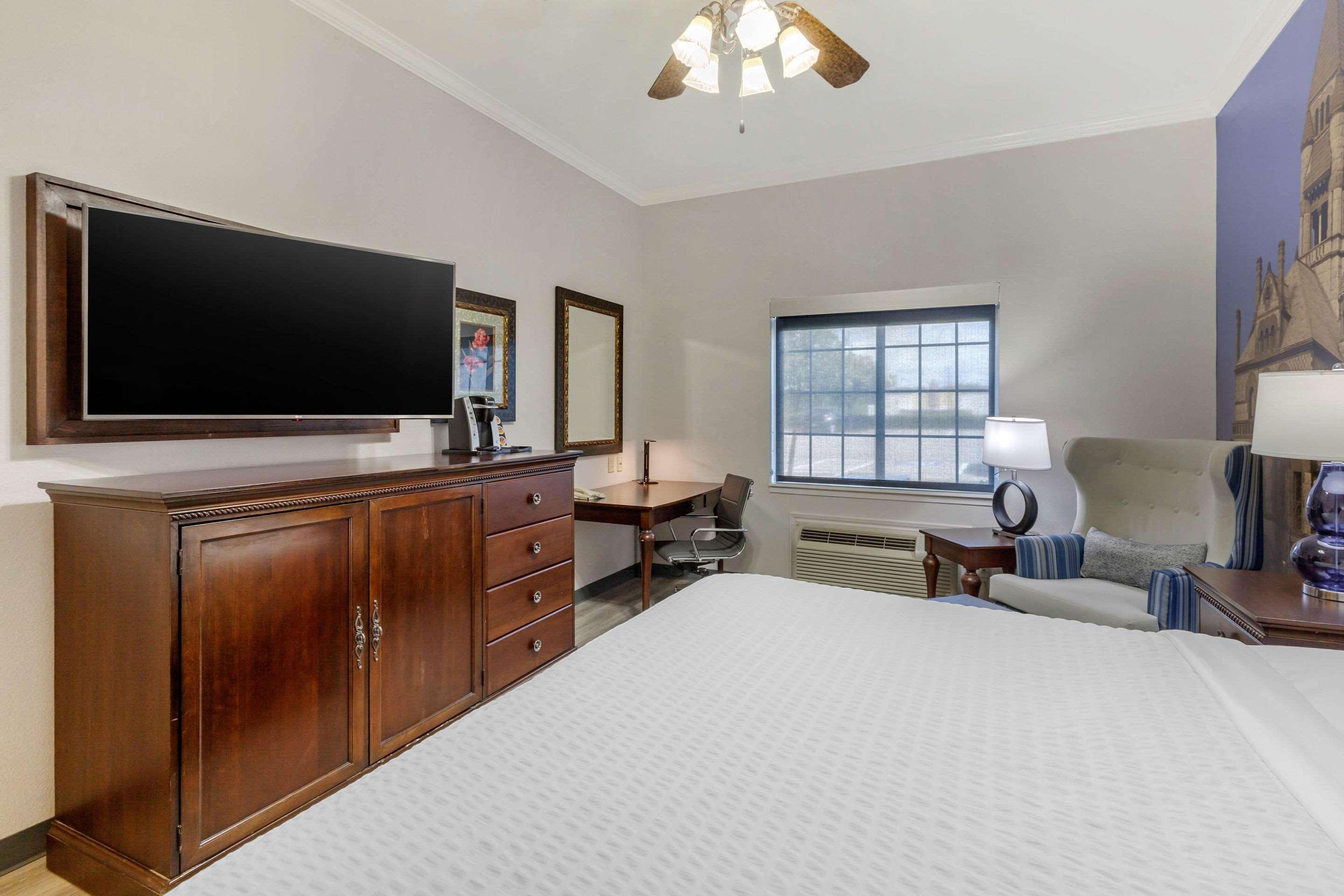 Double King Bed Non Smoking