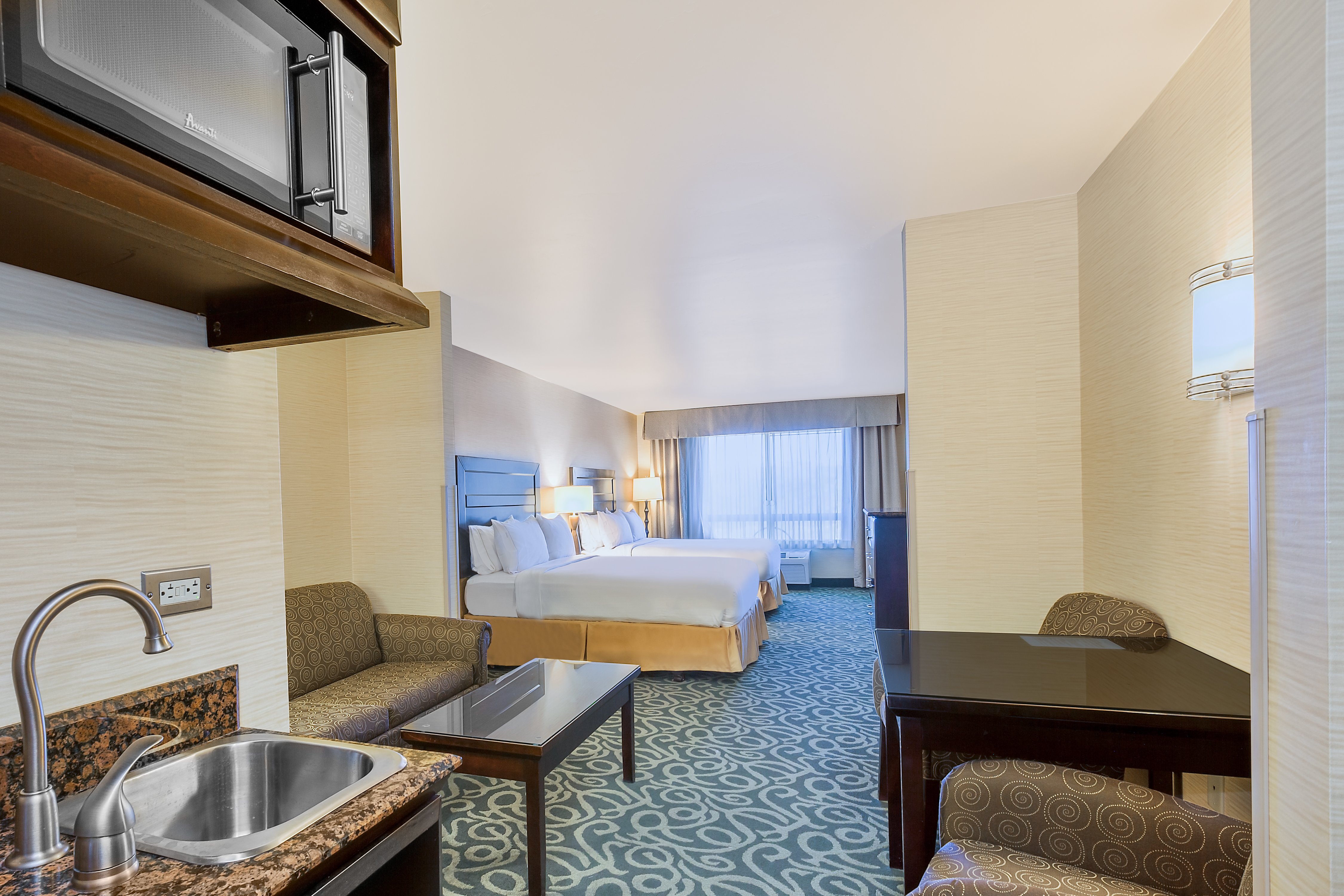 Suite Two Queen Beds Non Smoking