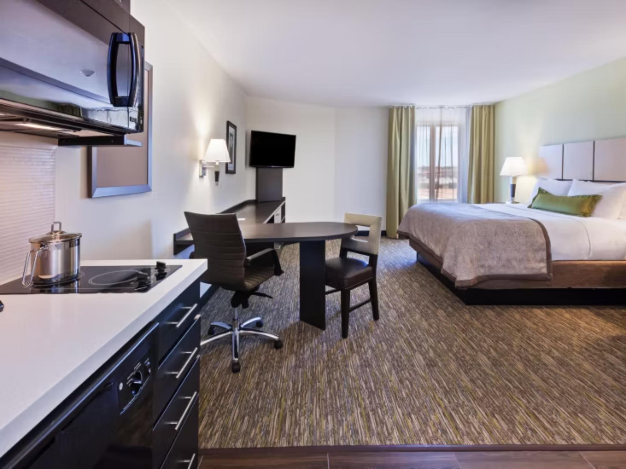 Studio Accessible-queen Size Bed