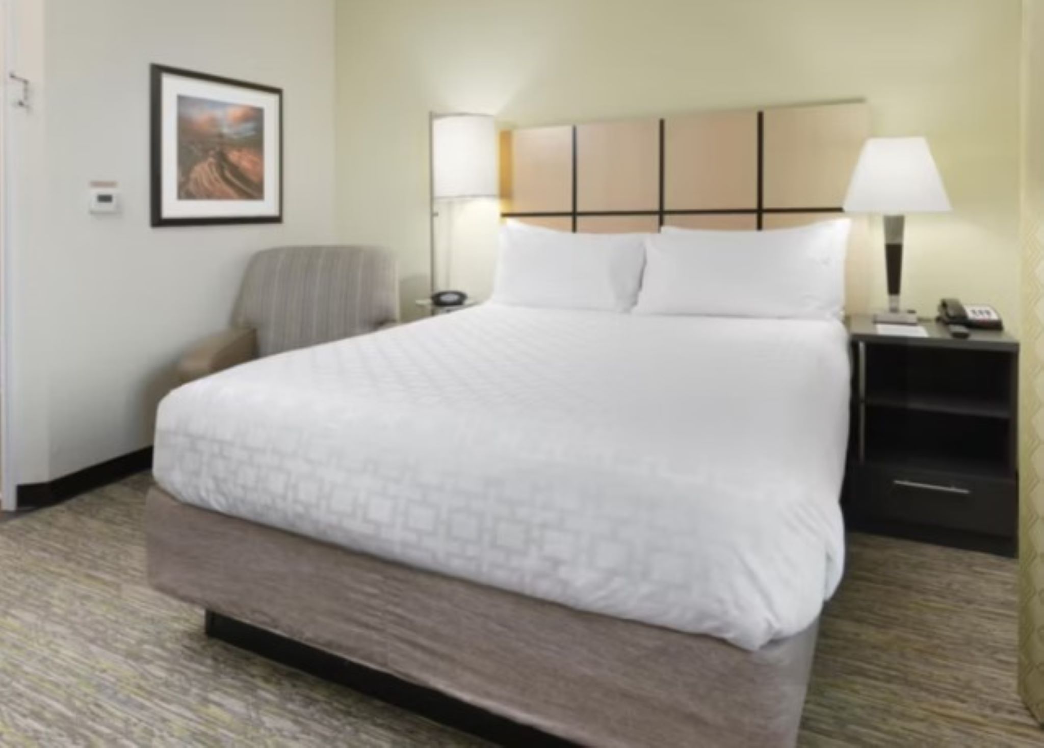 Studio Accessible-queen Size Bed