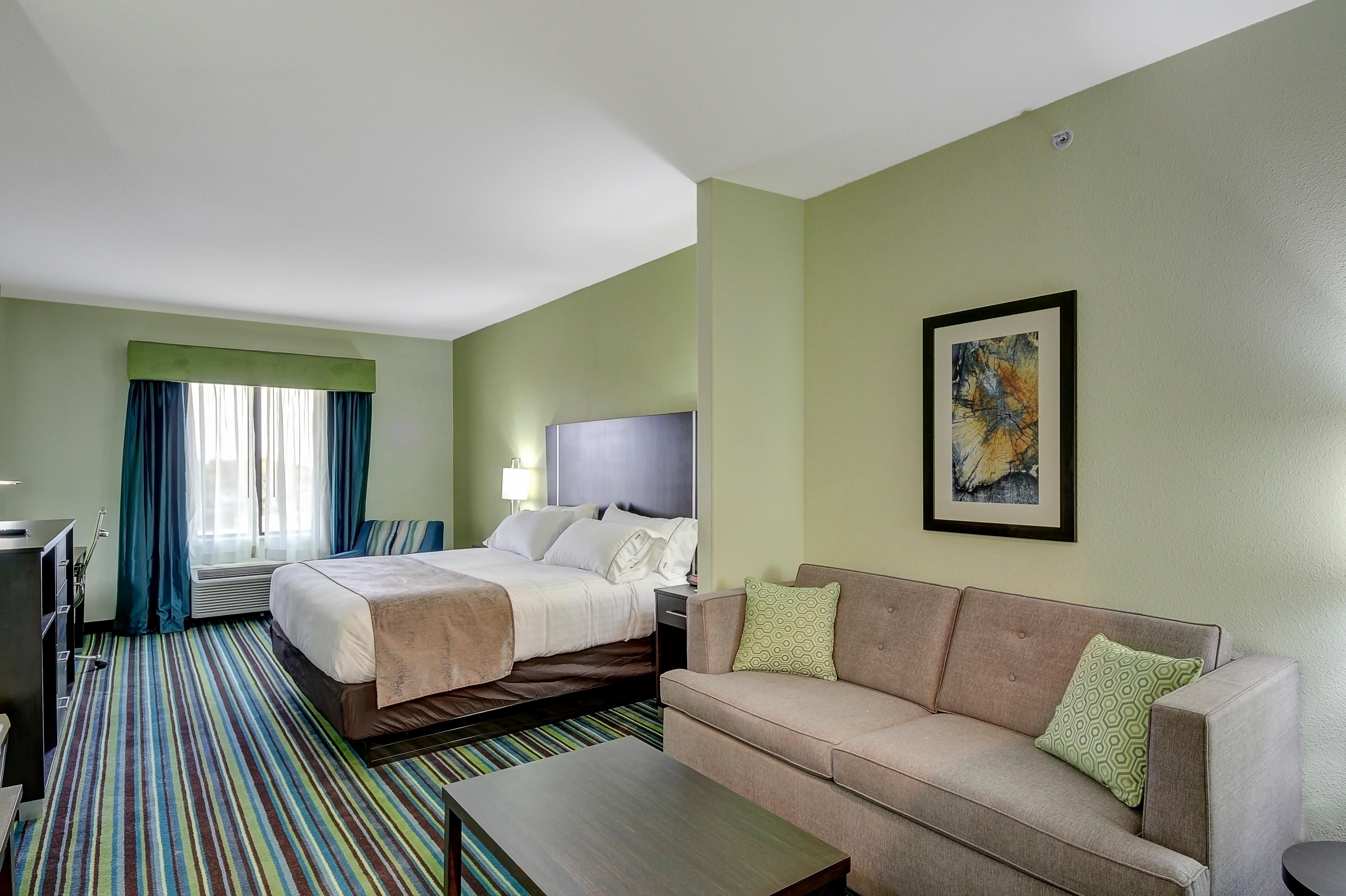 Suite Accessible King Size Bed