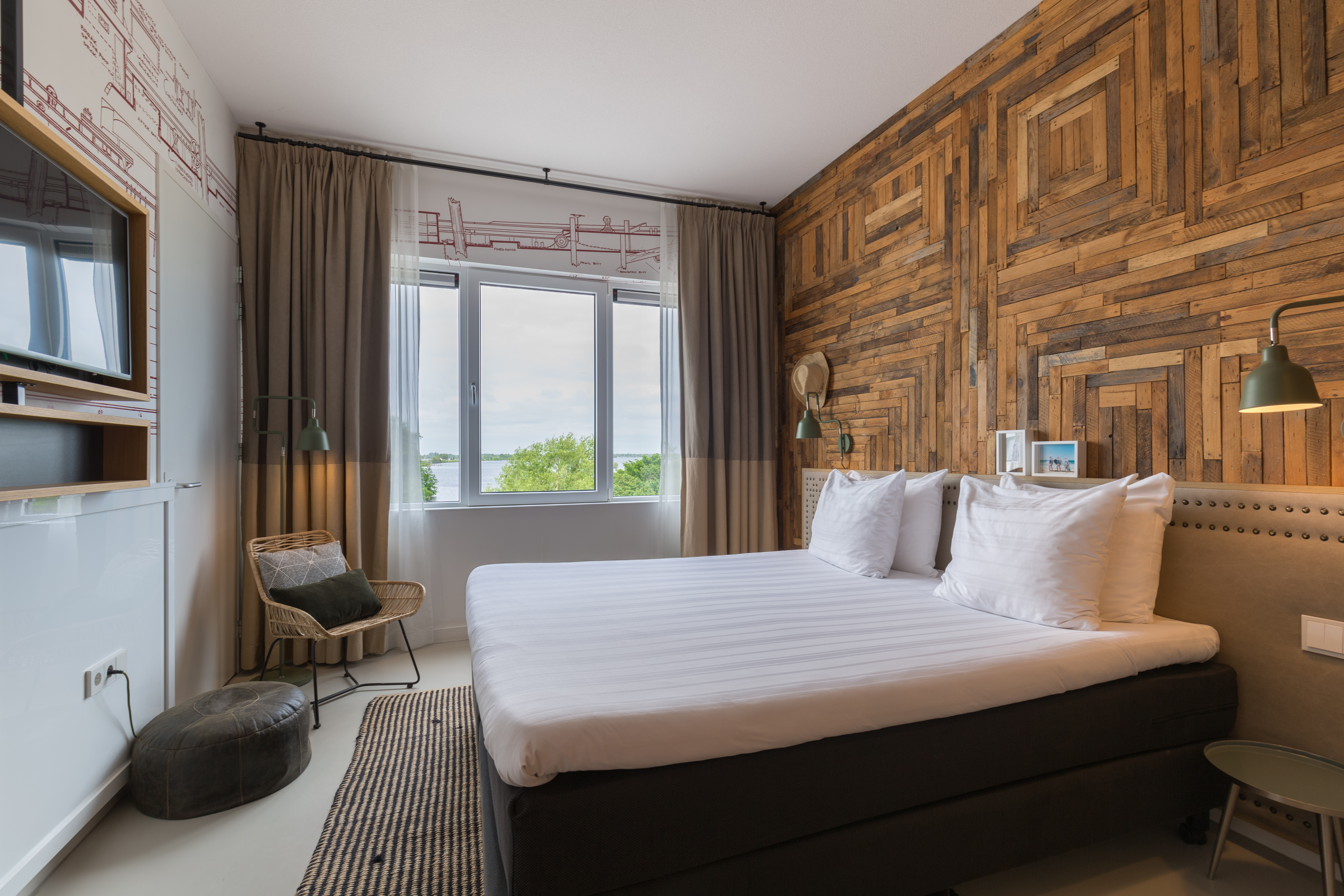 Double or Twin Deluxe