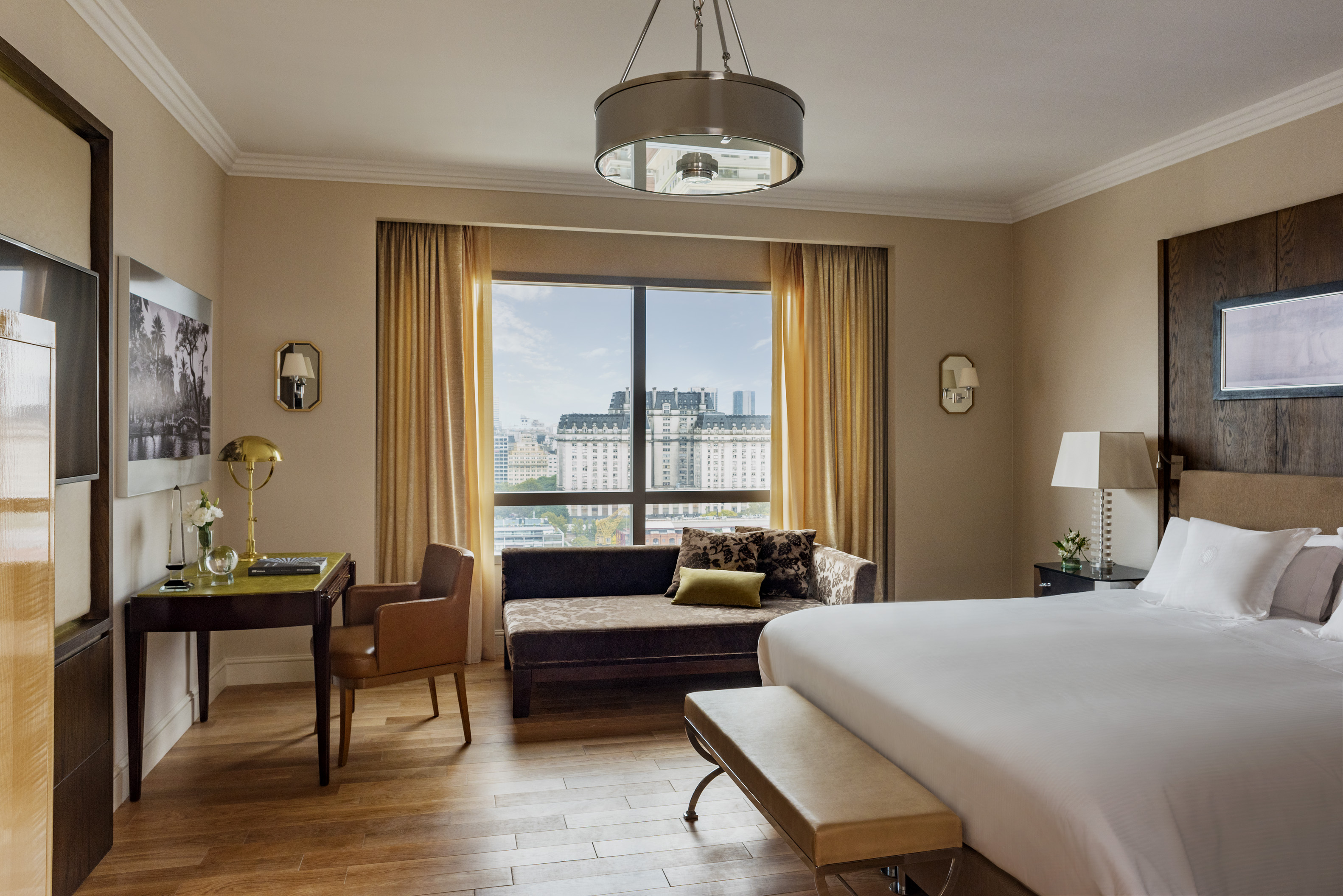 Junior Suite King Size Bed