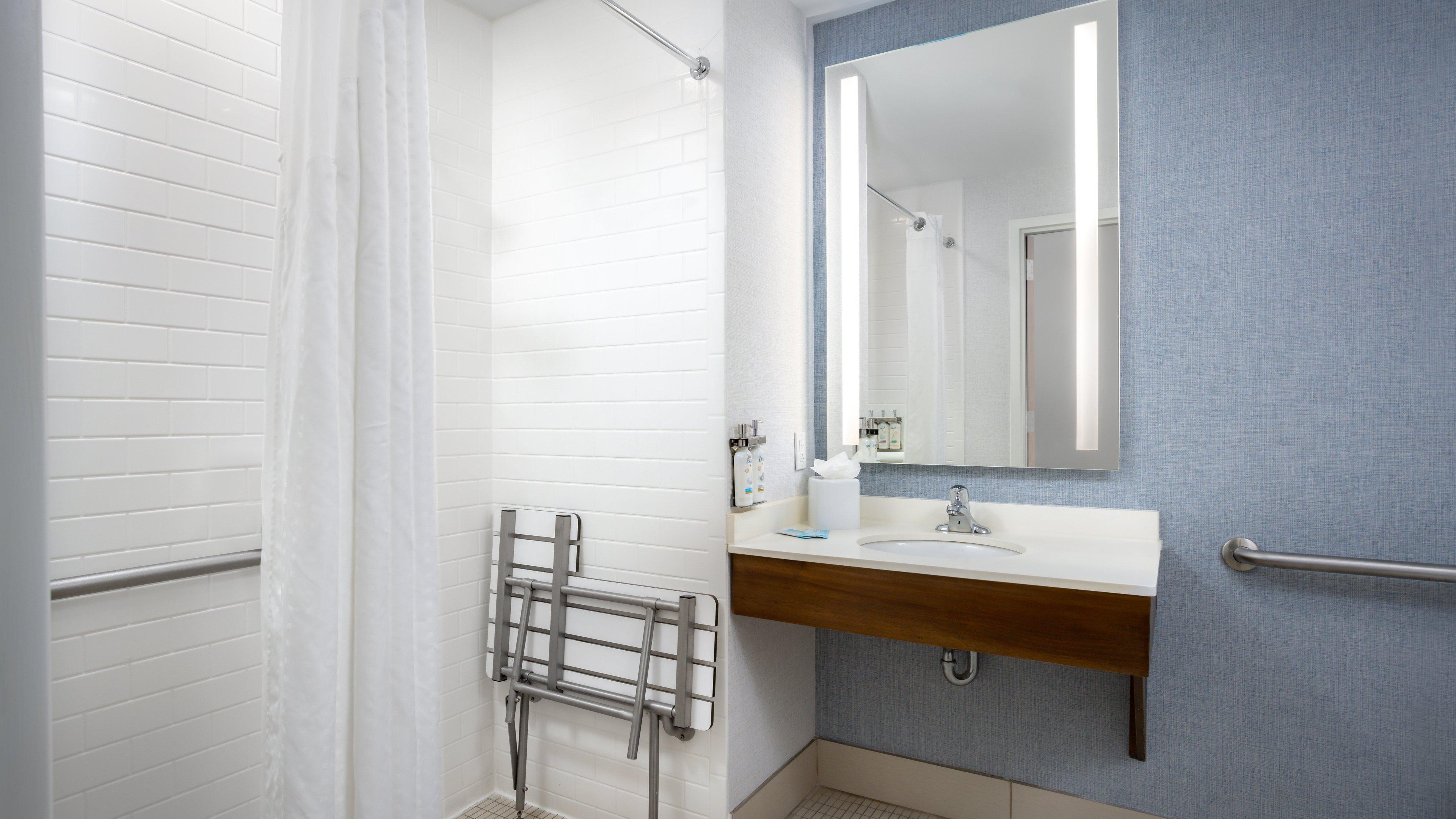 Suite Accessible King Size Bed