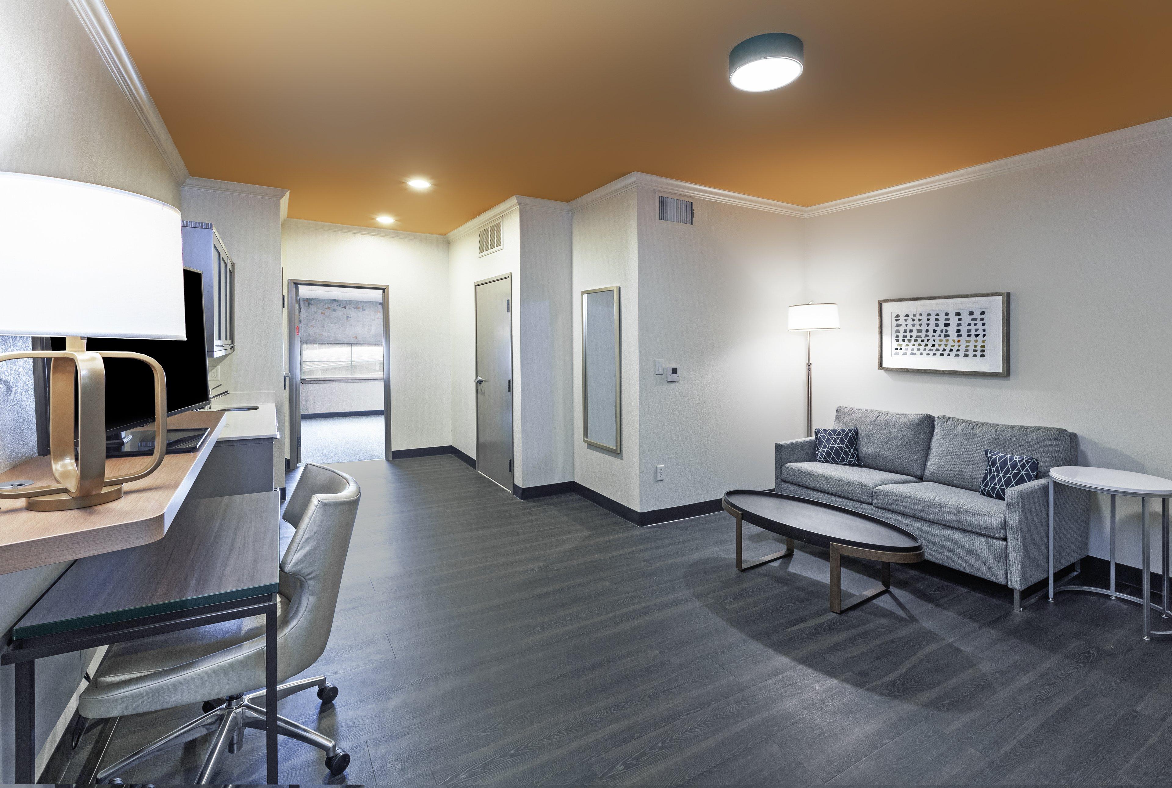 Suite Accessible King Size Bed