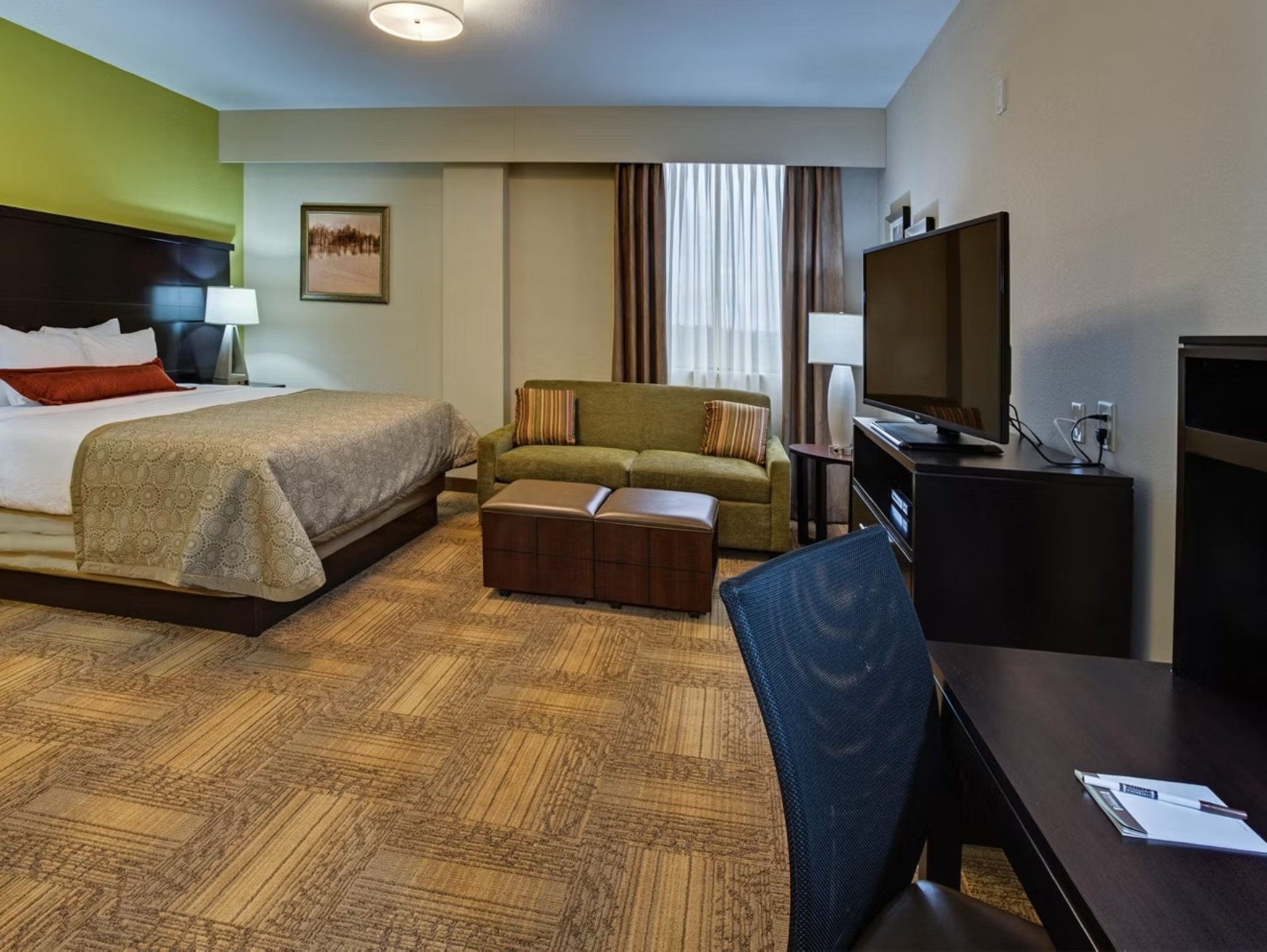 Suite Accessible King Size Bed