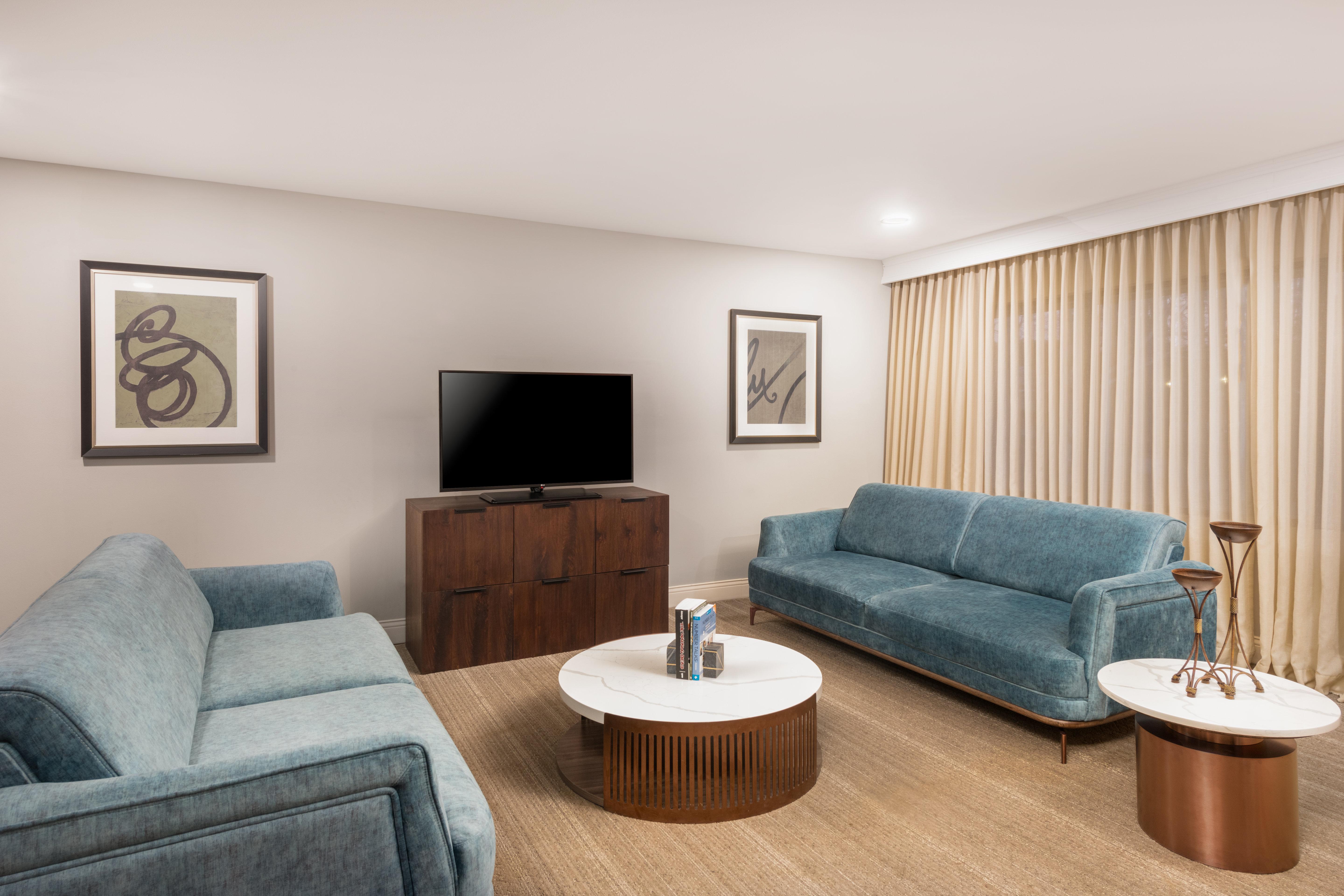 Suite Accessible King Size Bed