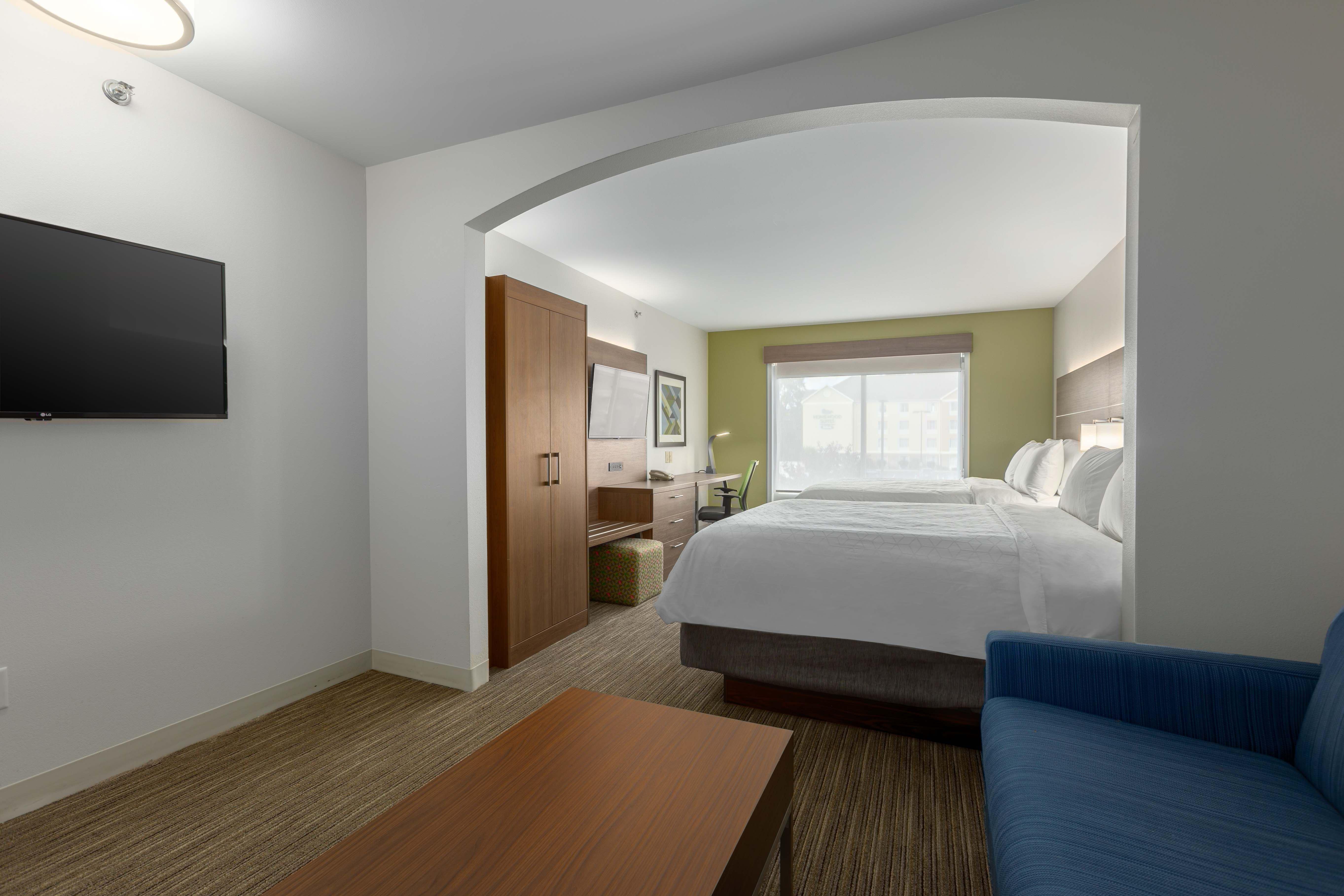 Suite Two Queen Beds