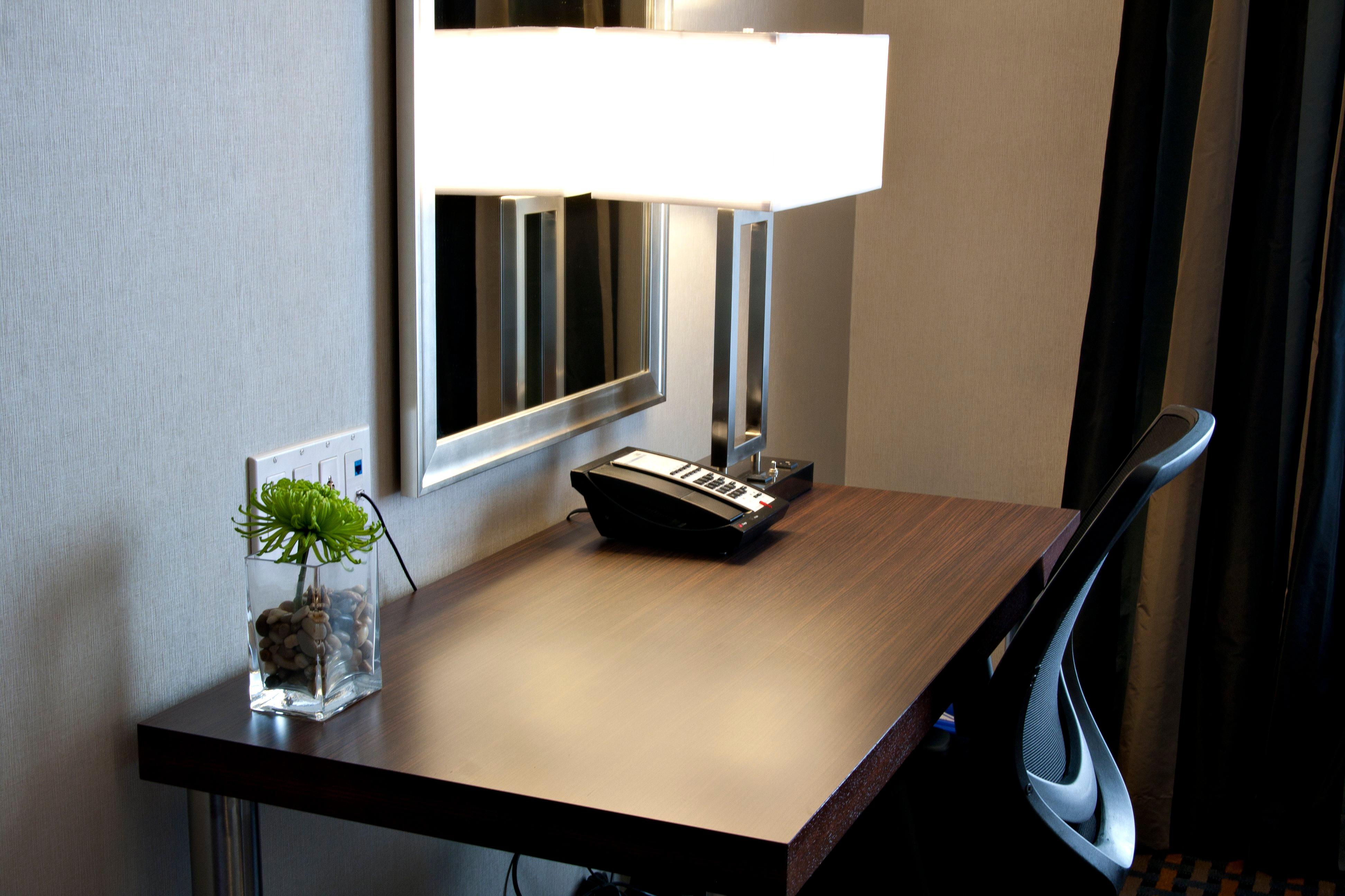 Suite Accessible King Size Bed