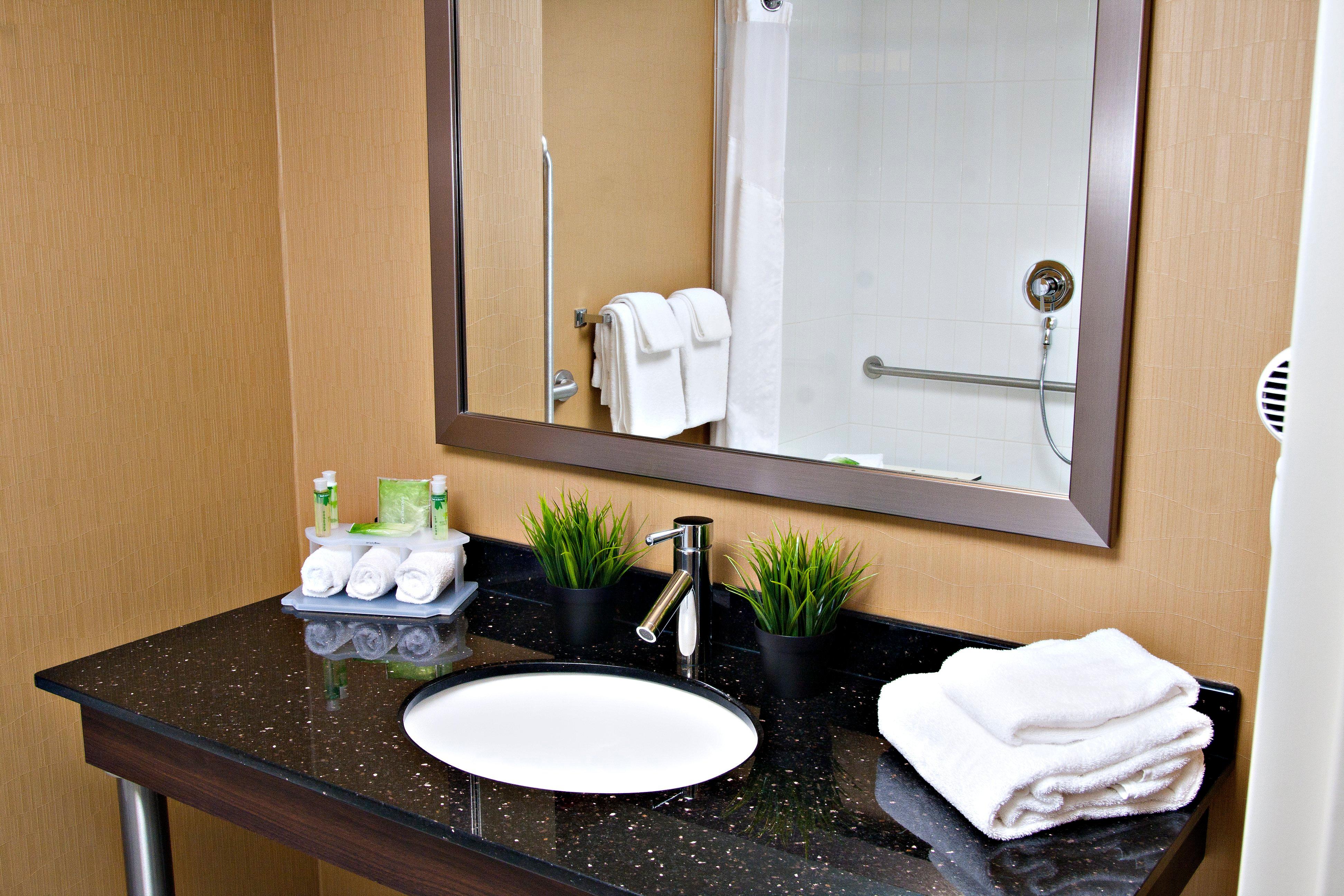 Suite Accessible King Size Bed