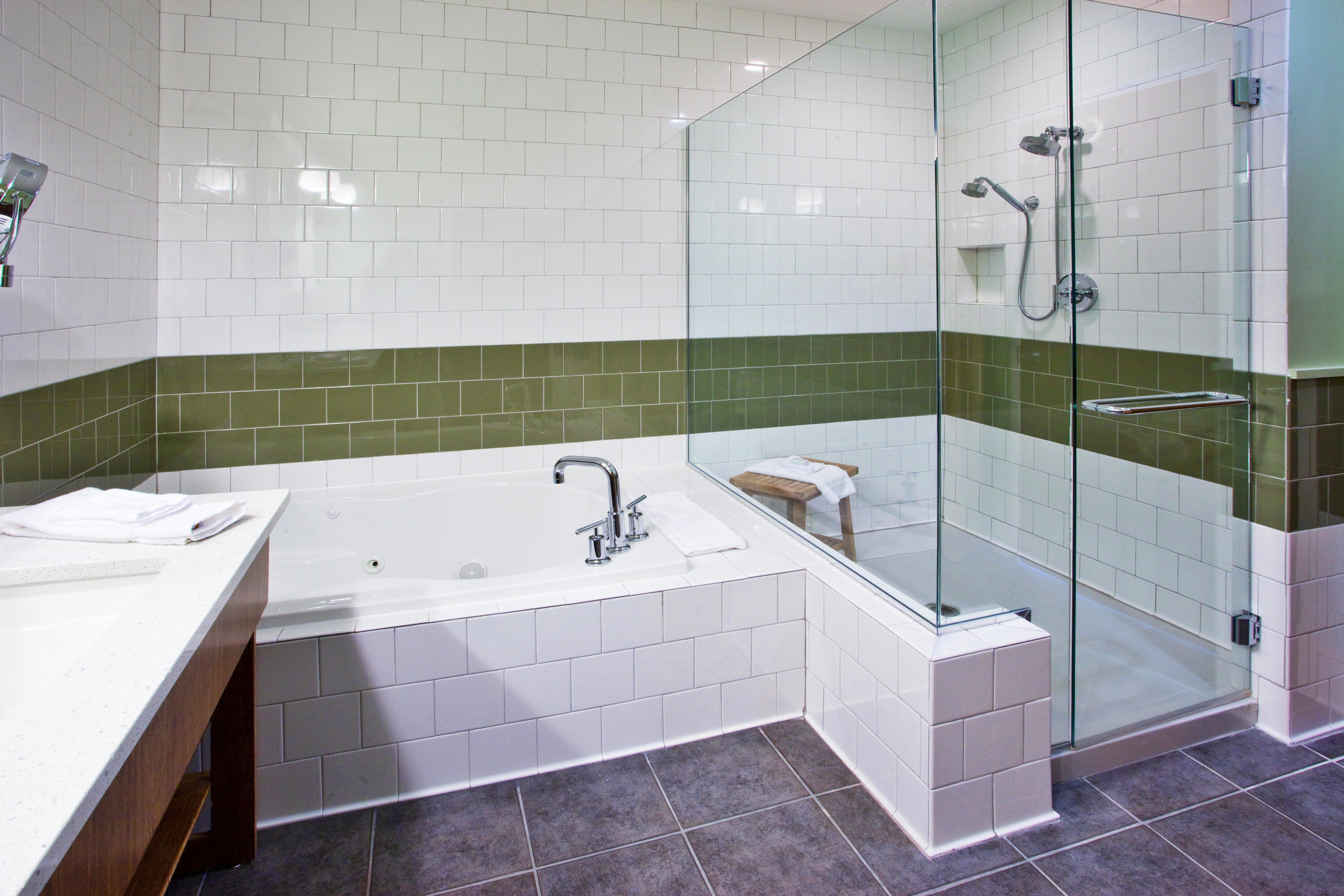 Suite Accessible King Size Bed