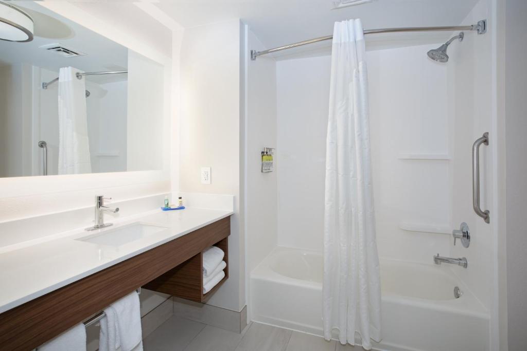 Room Accessible-two Queen Beds