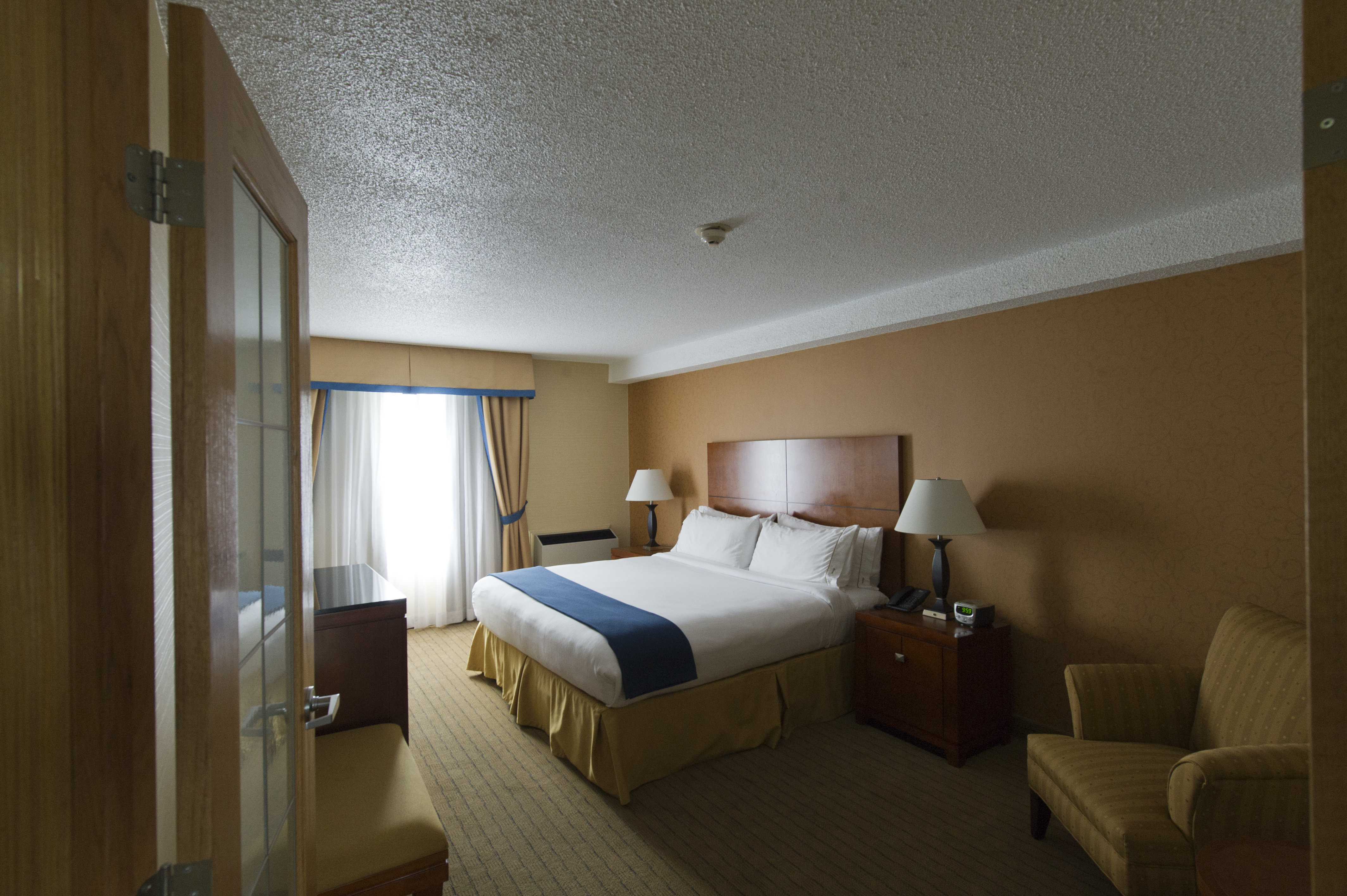 Double King Bed Non Smoking