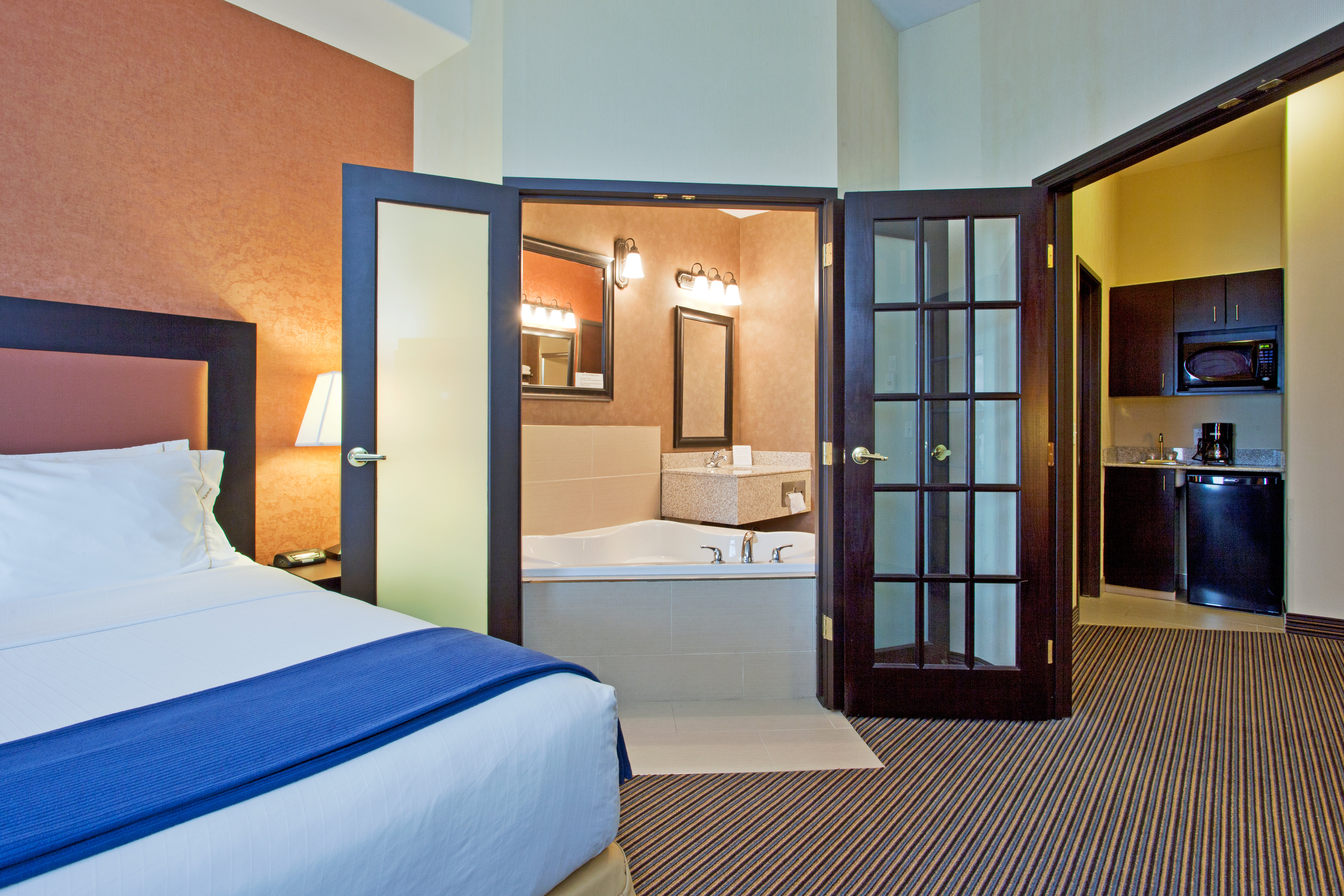 Suite King Bed with Jacuzzi