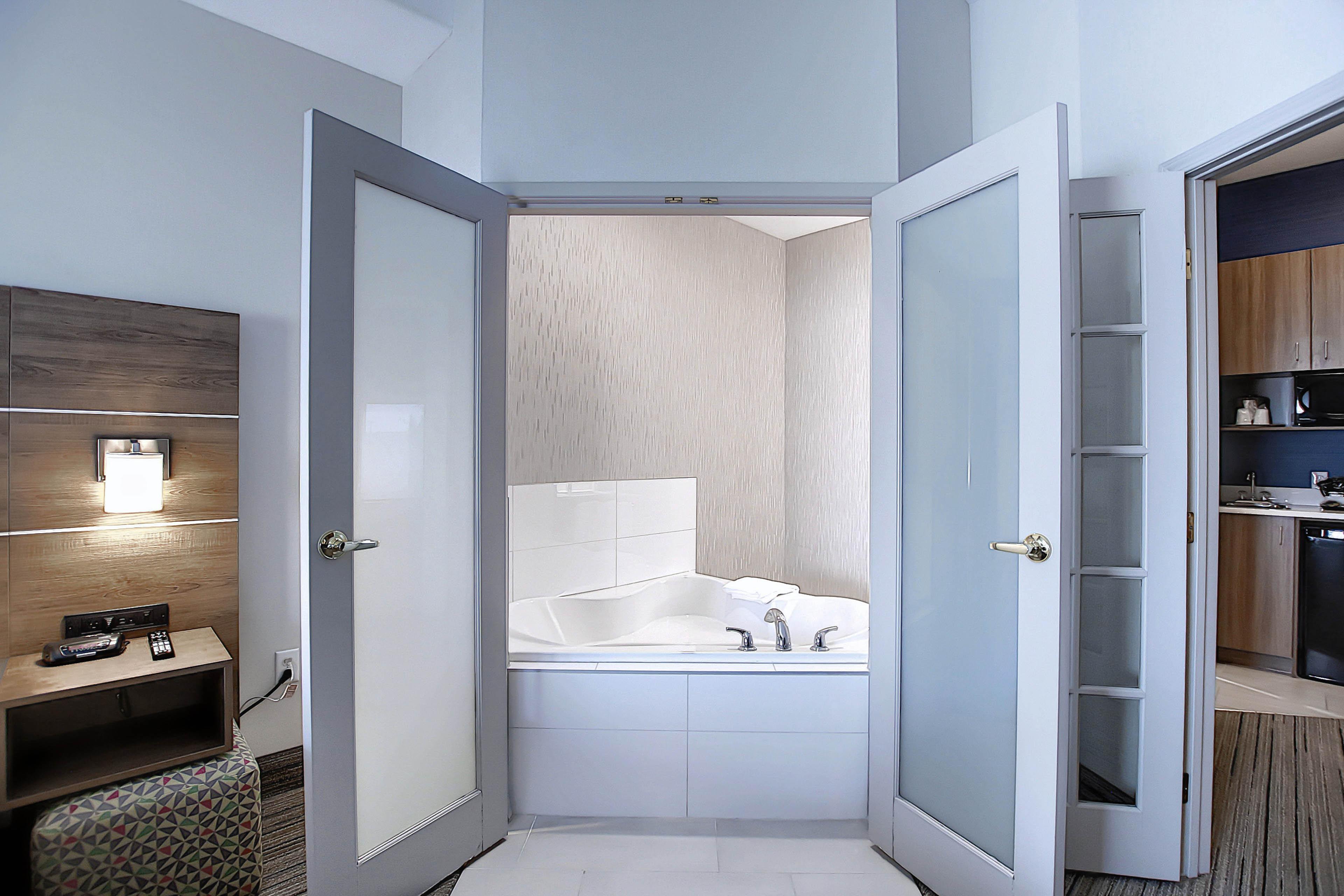 Suite King Bed with Jacuzzi