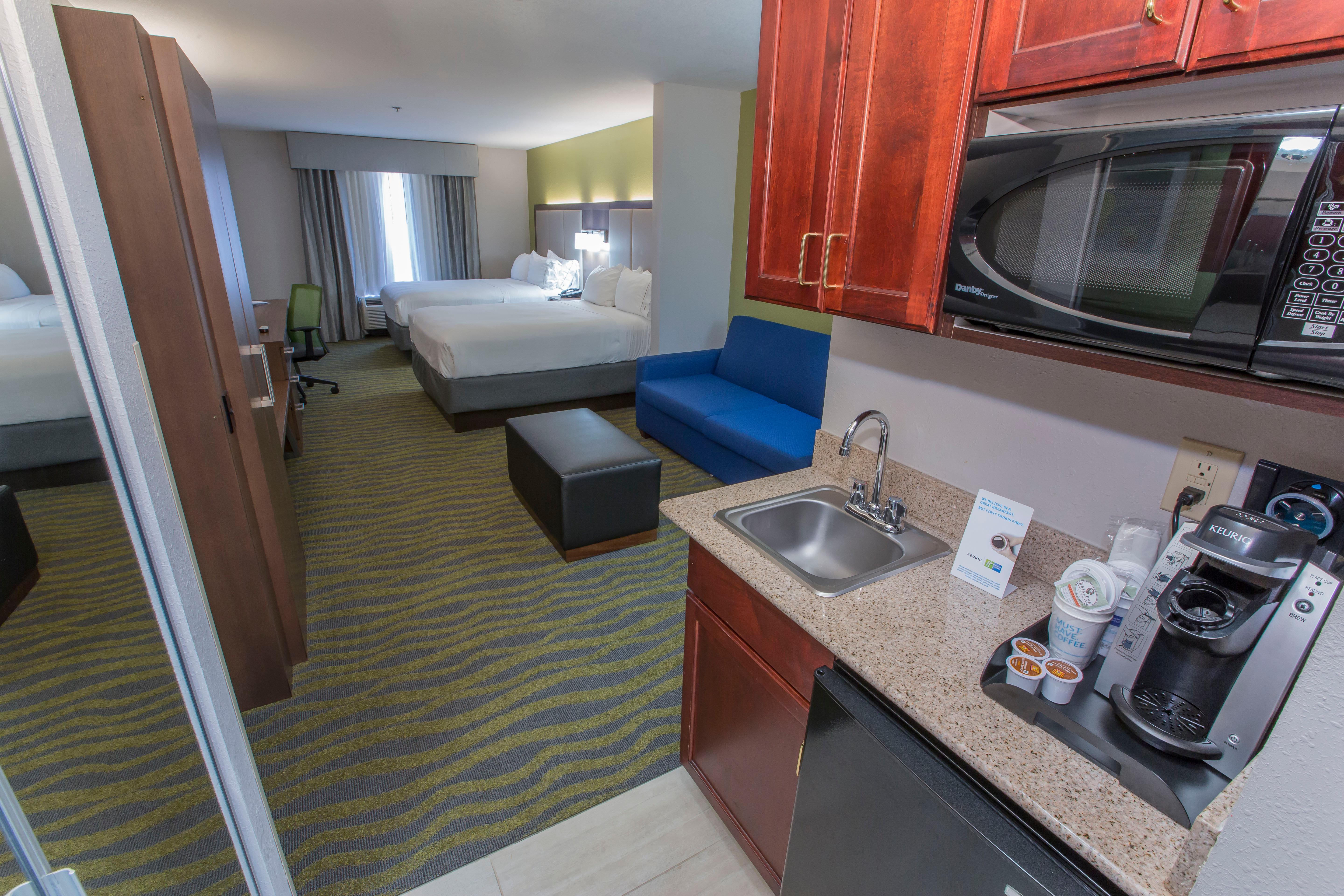 Suite Two Queen Beds Non Smoking