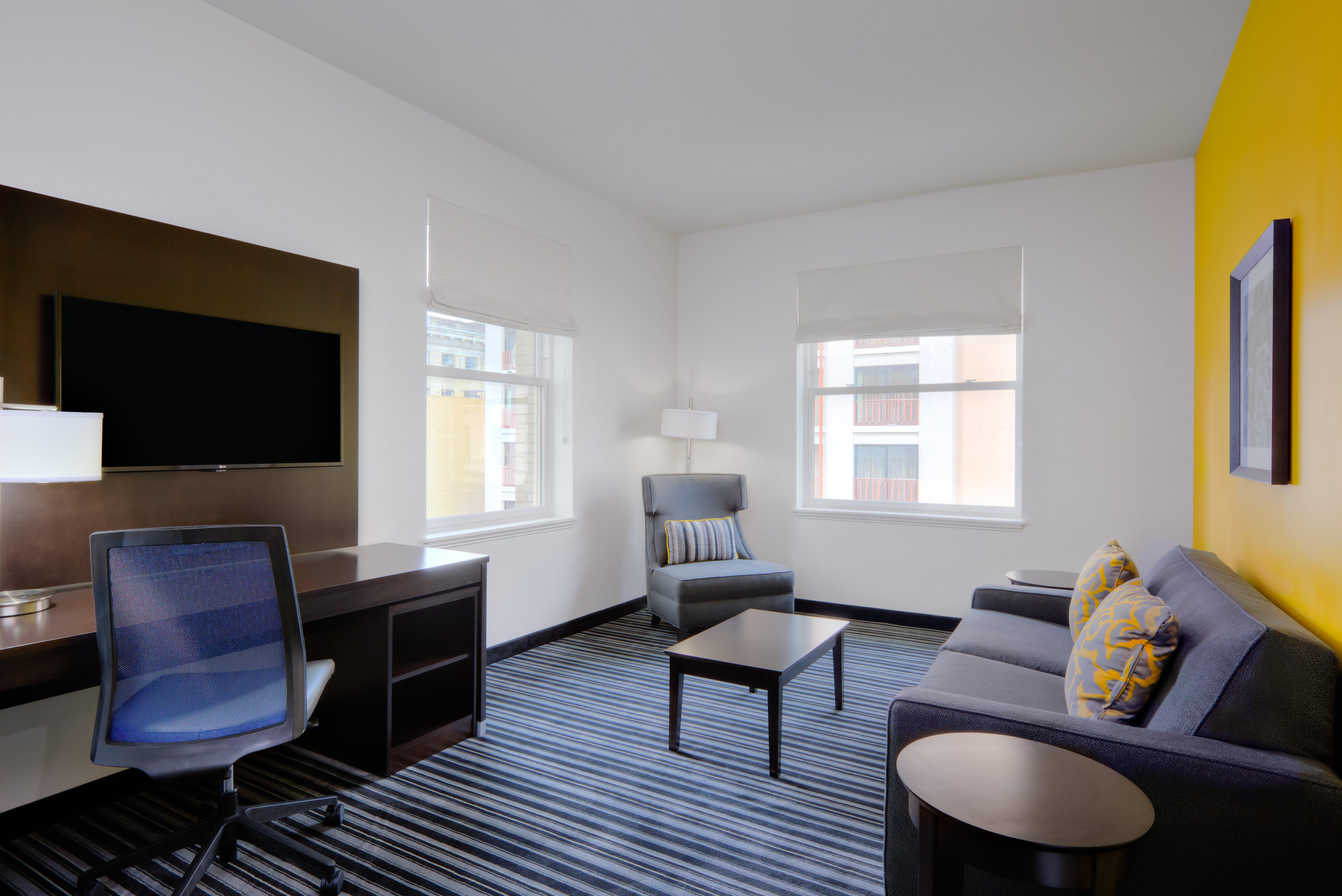 Suite Accessible King Size Bed