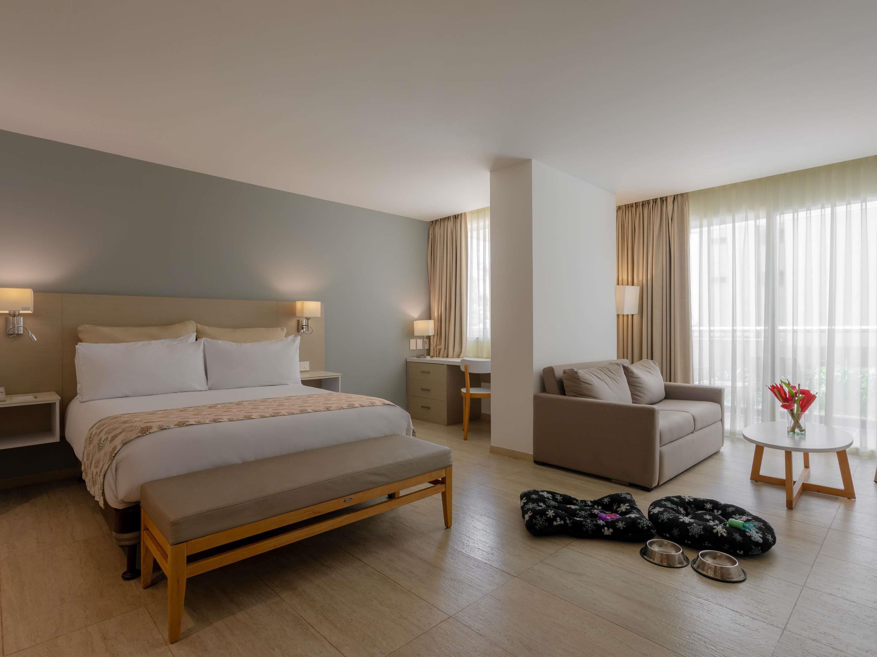 Double Deluxe Queen Bed