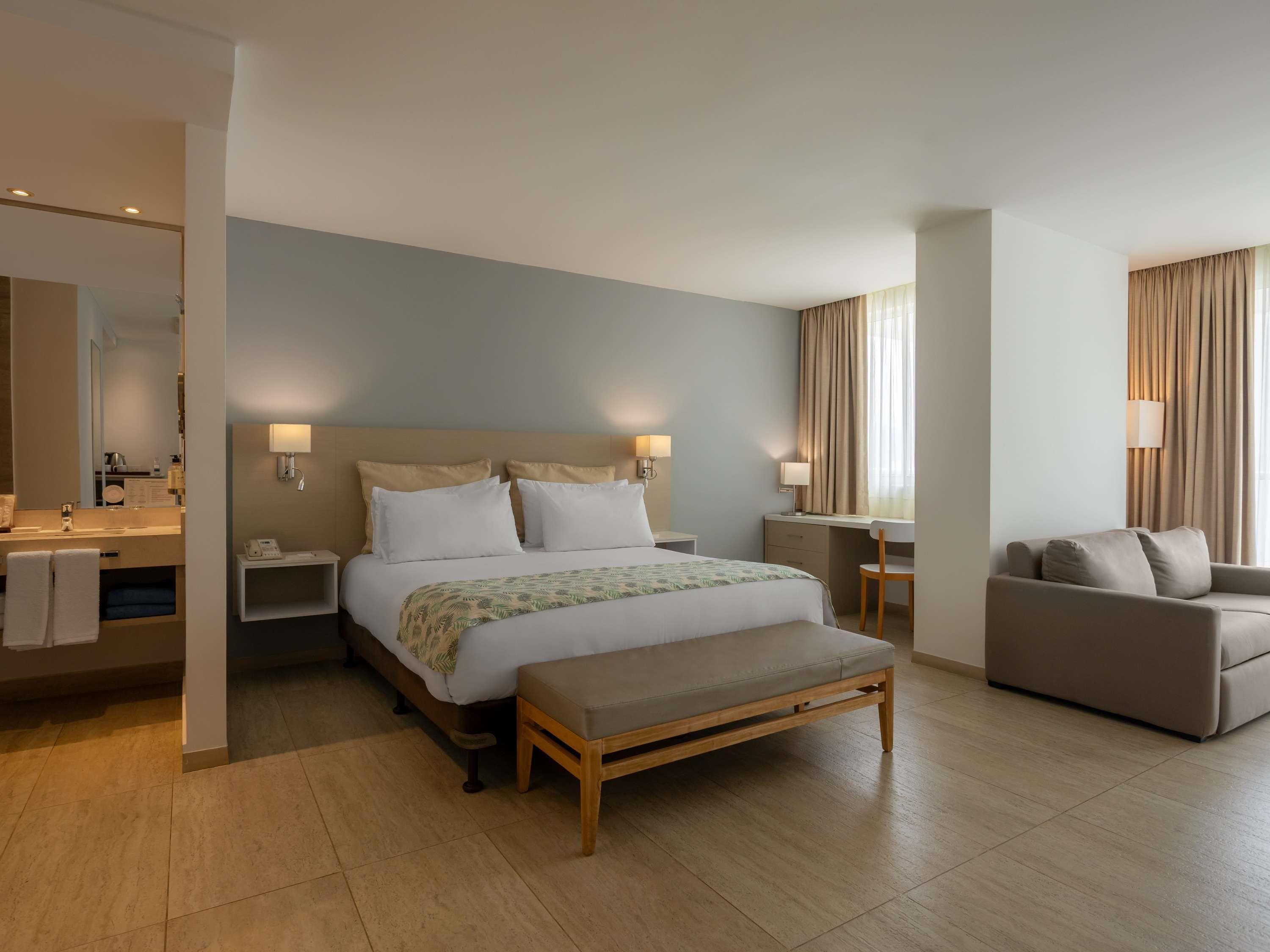 Double Deluxe Queen Bed