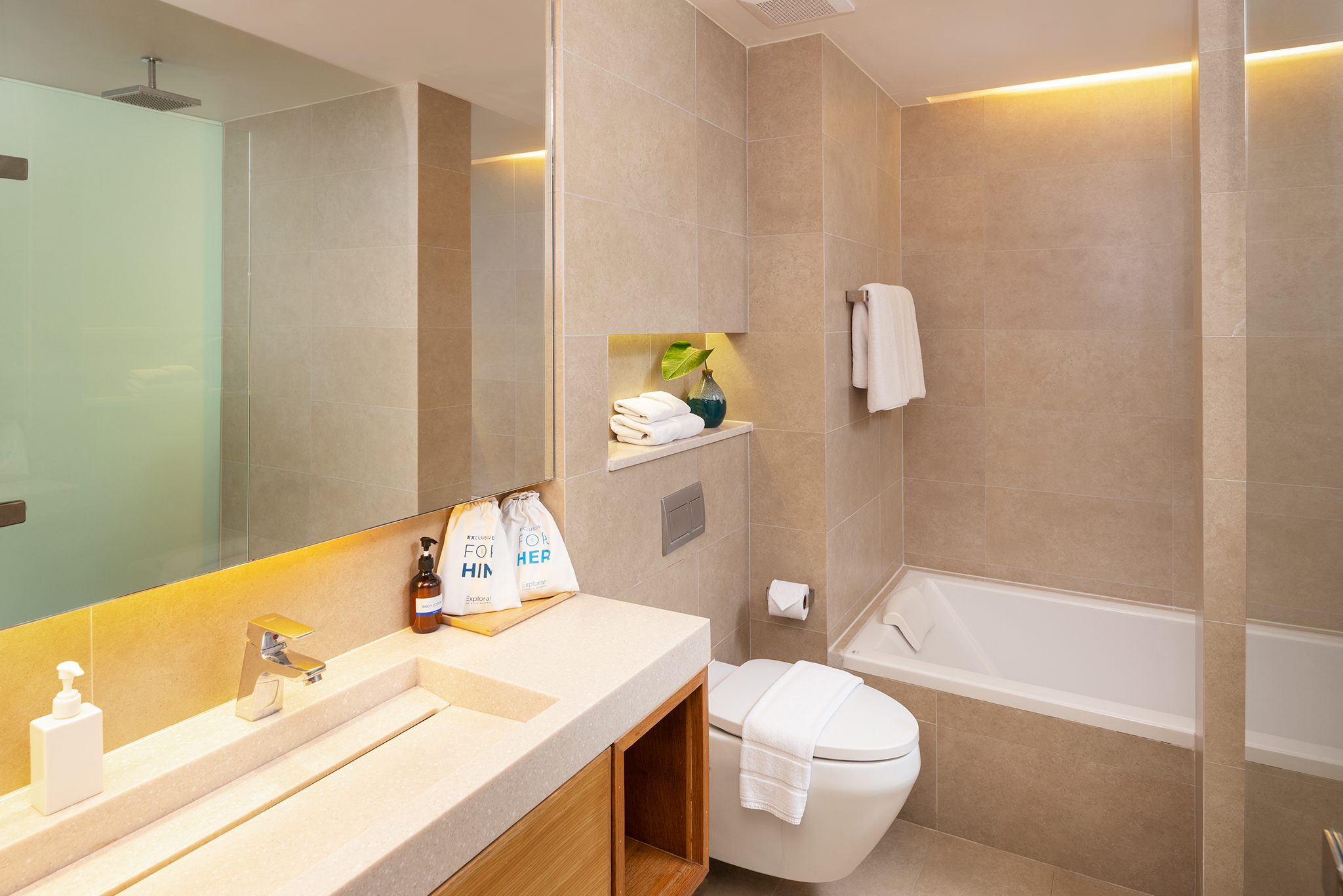 Suite Deluxe Pool View