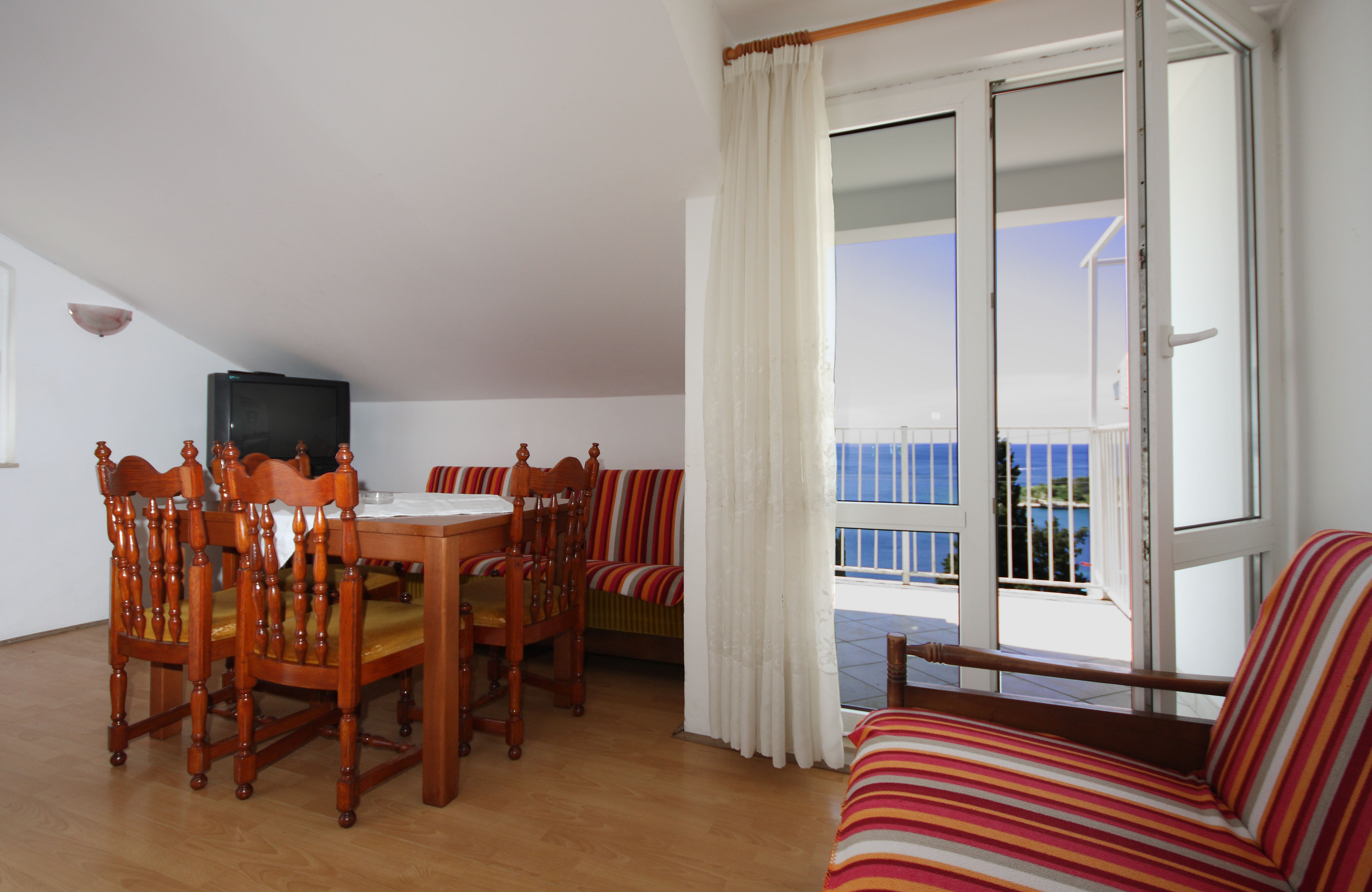 Apartment Capacity 4