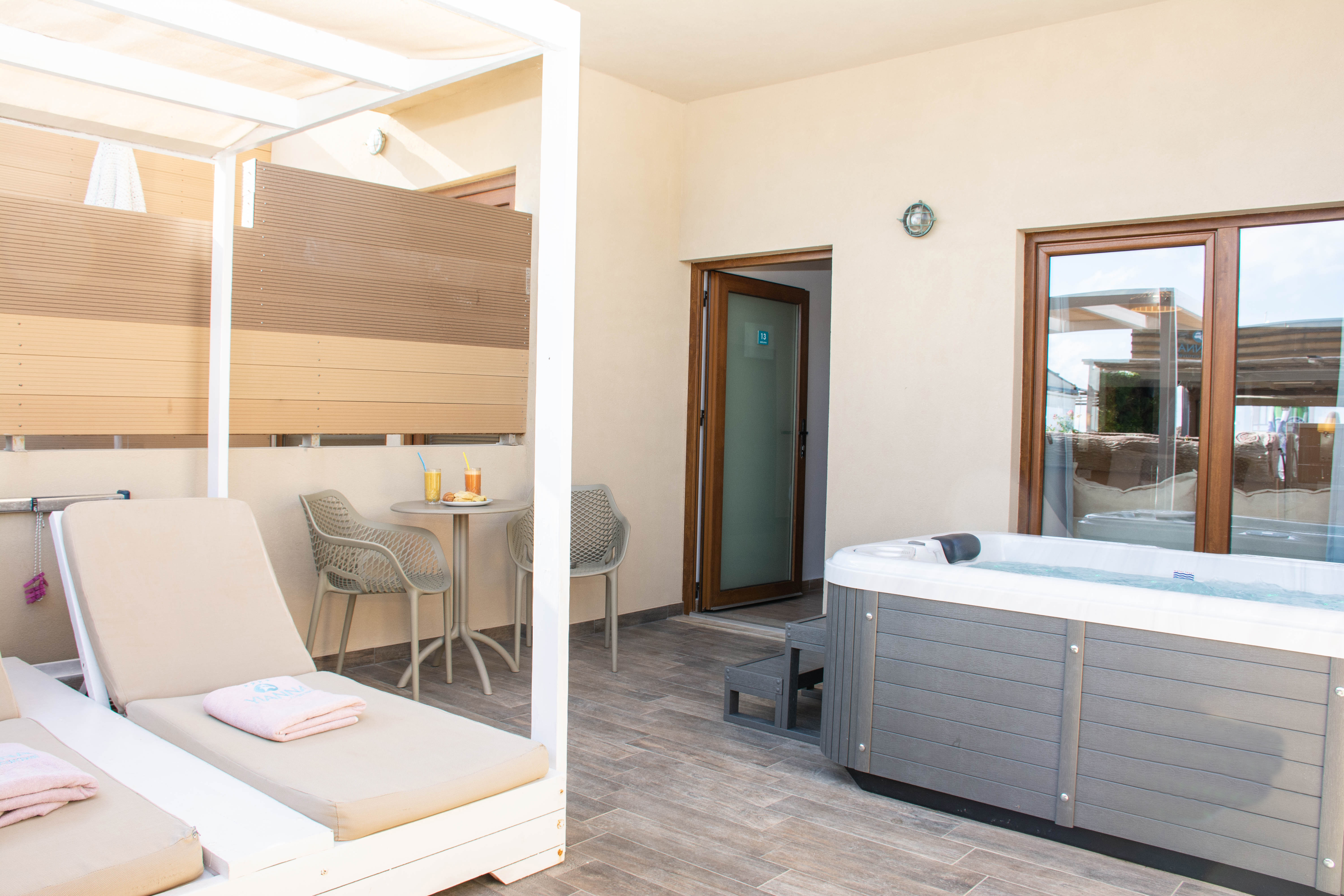 Junior Suite Deluxe with Jacuzzi