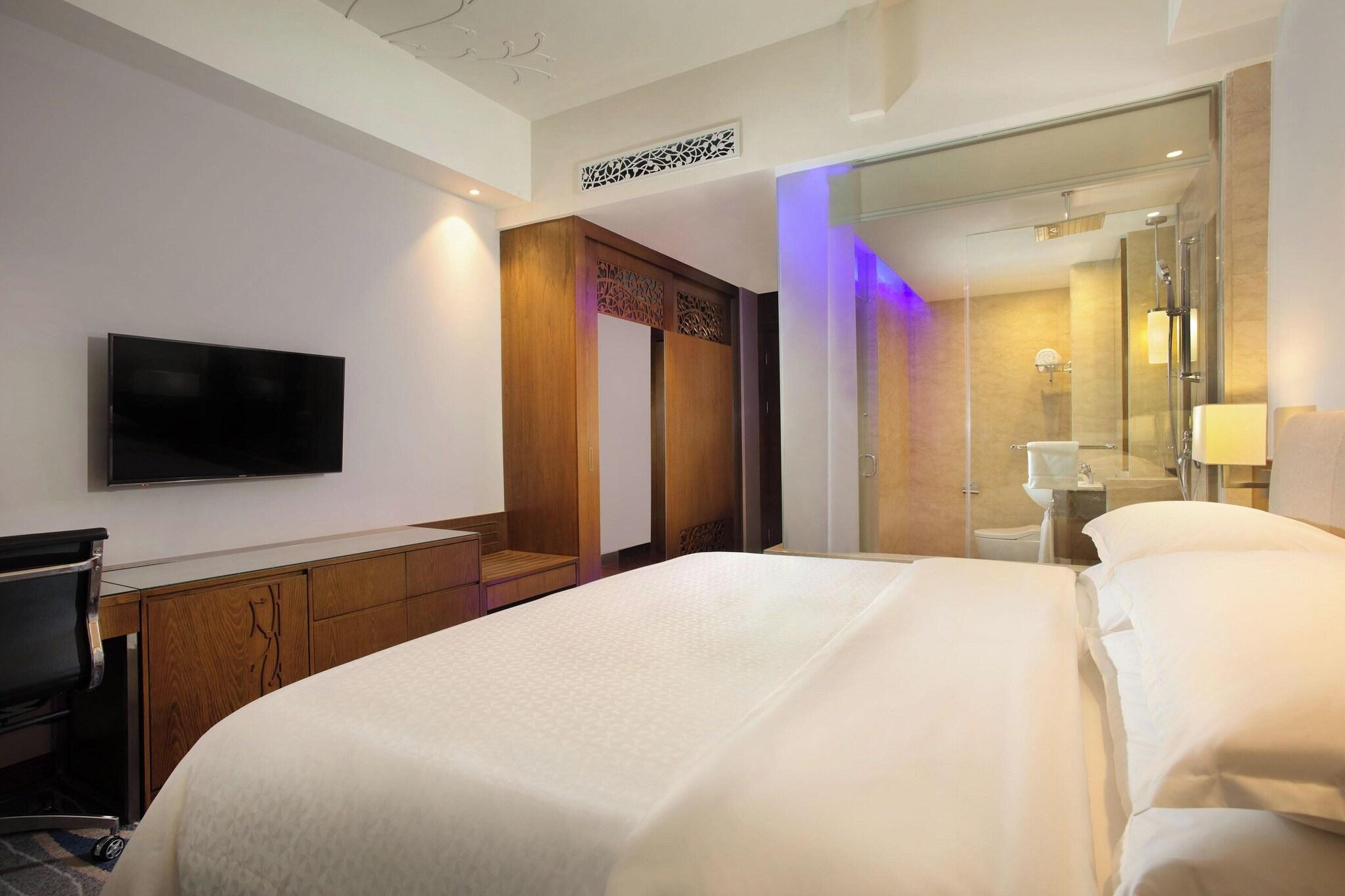 Double City View King Bed