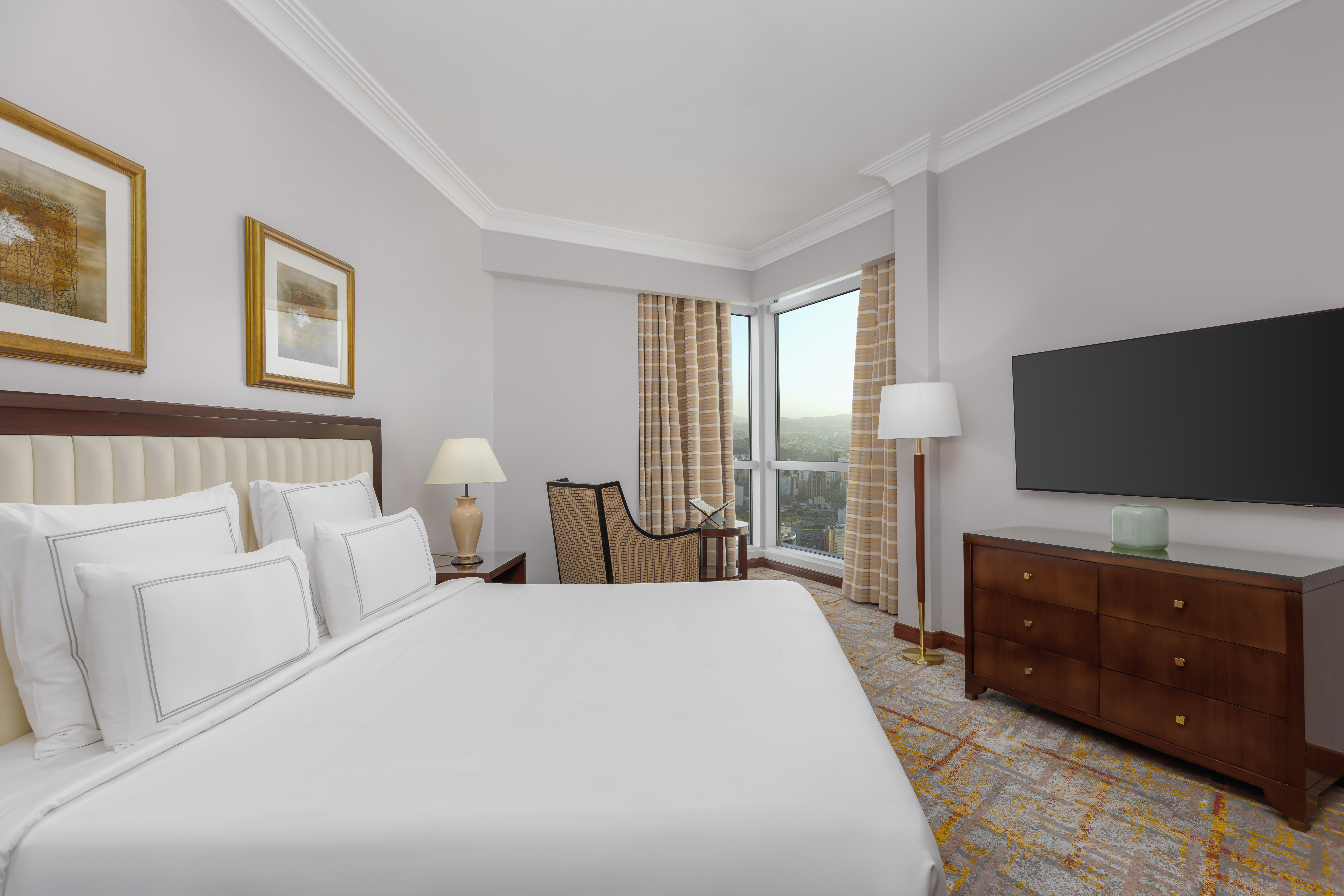 Junior Suite City View King Bed