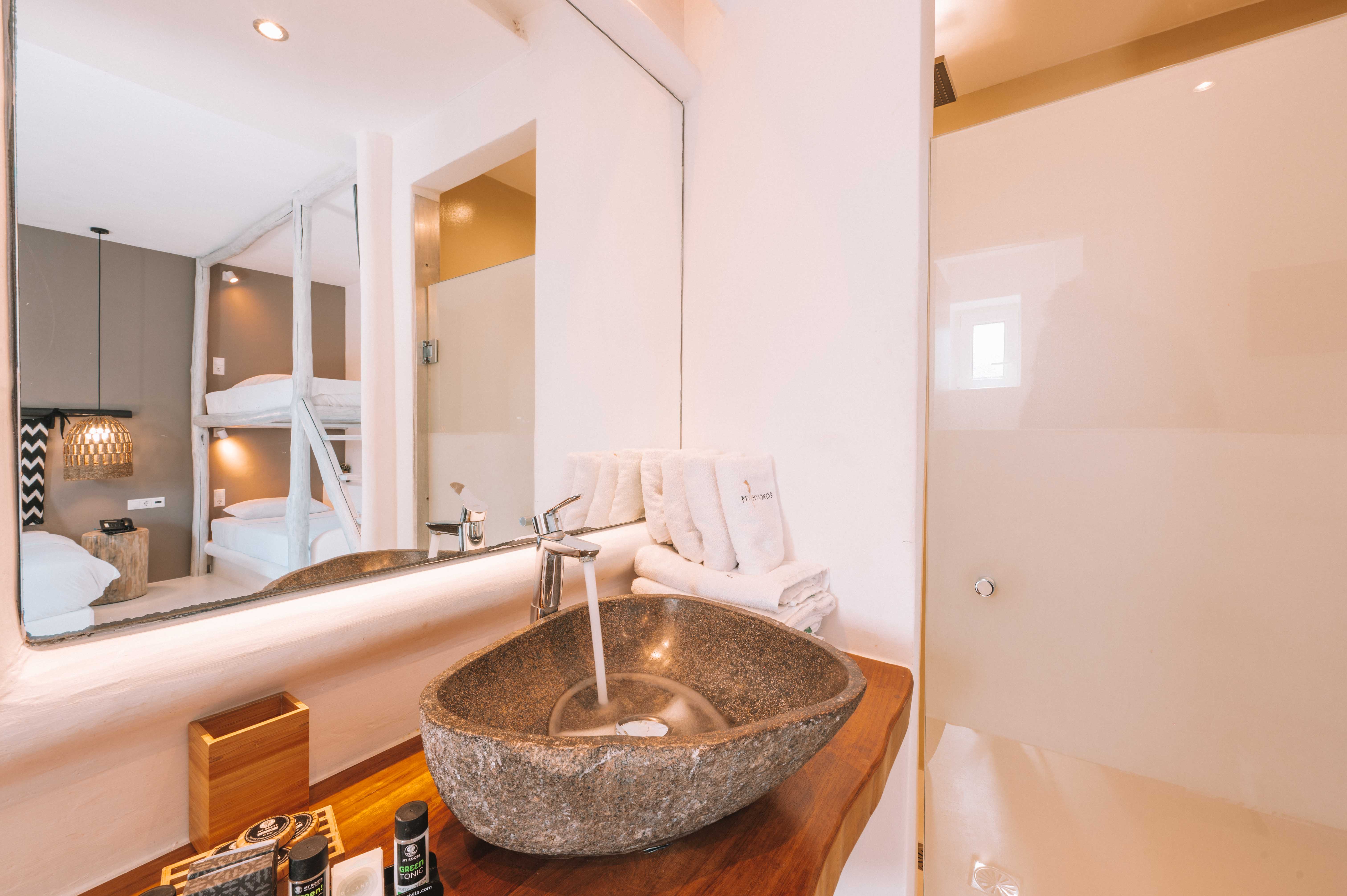 Family Room Capacity 4