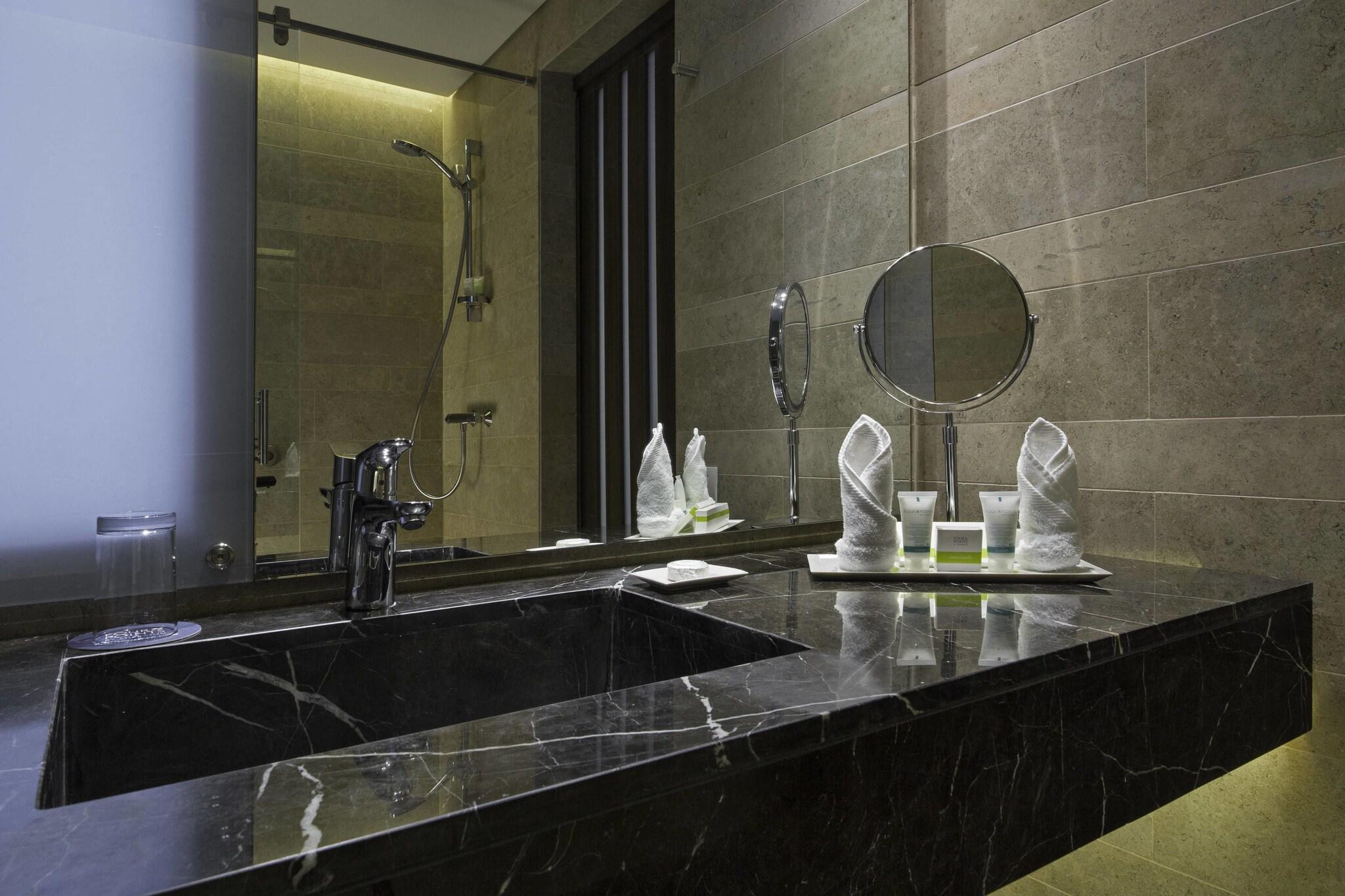 Double Classic Two Double Beds