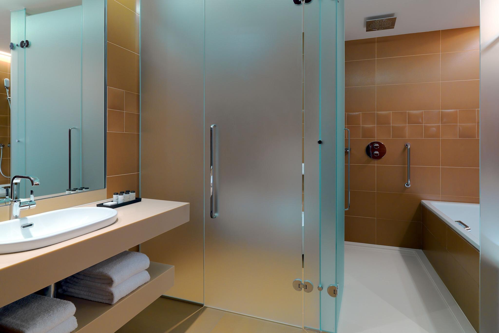 Double King Bed Smoking