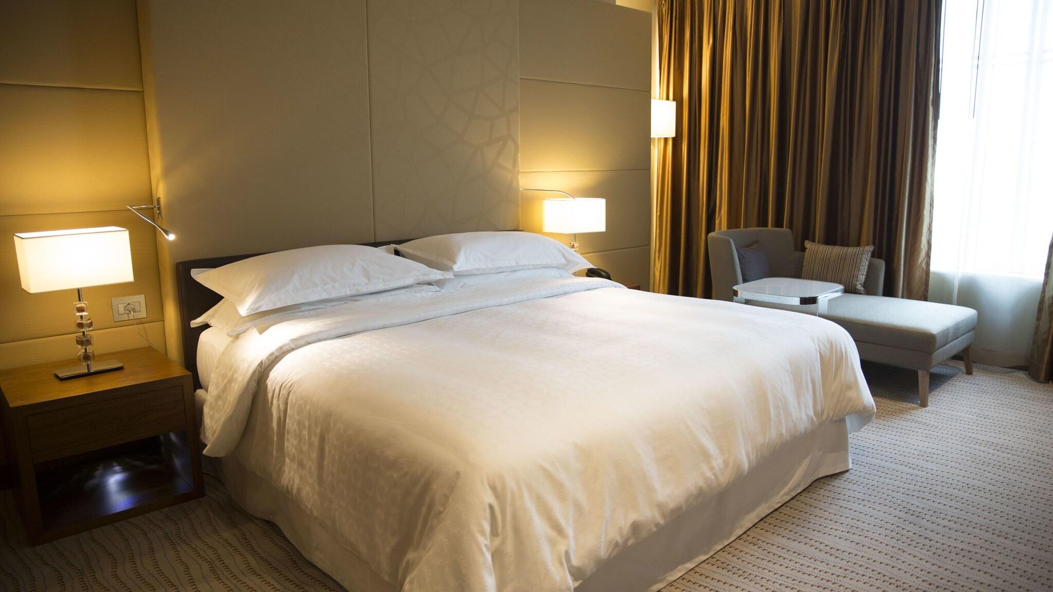 Double Club King Bed