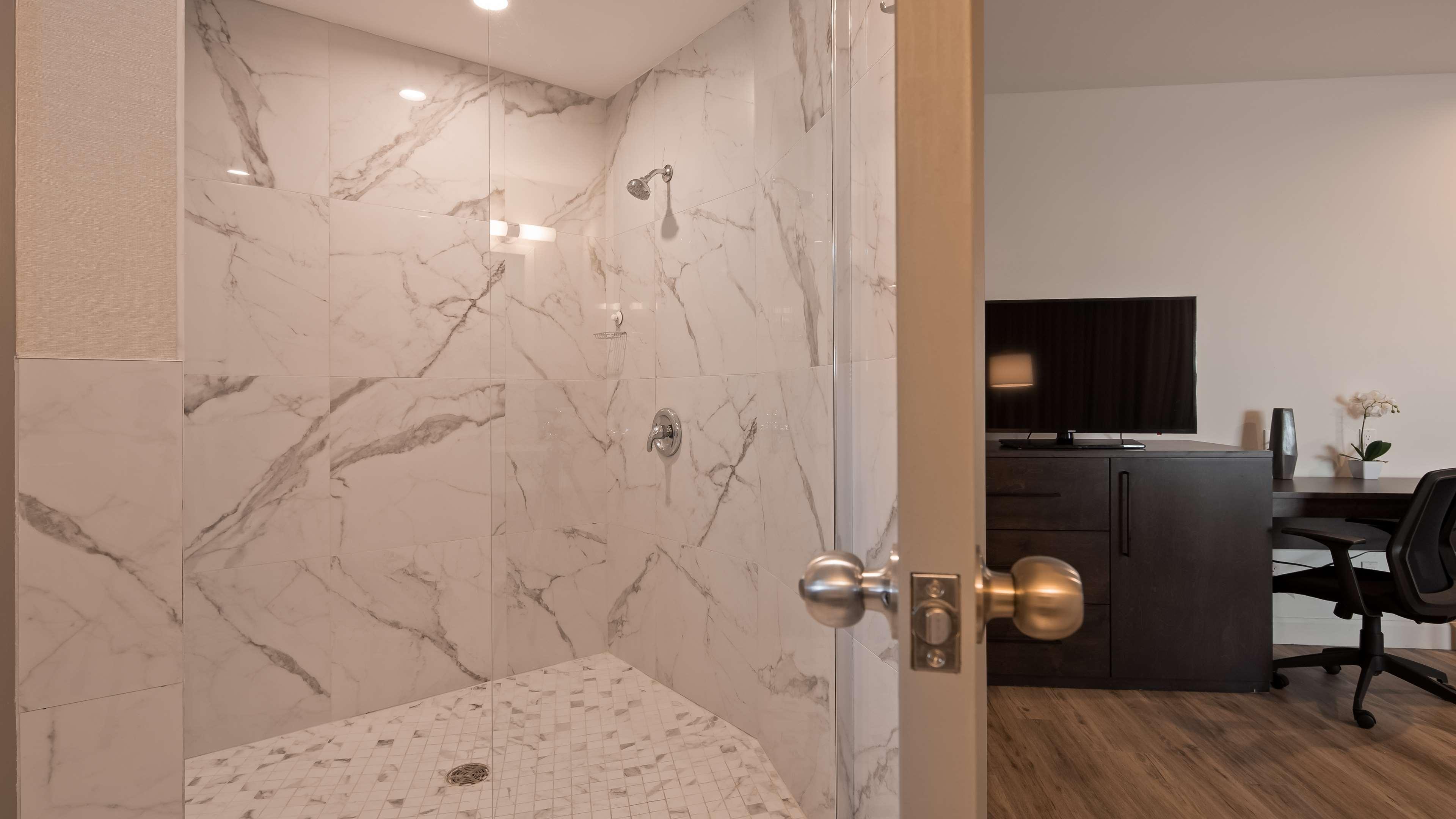 Room Accessible King Size Bed