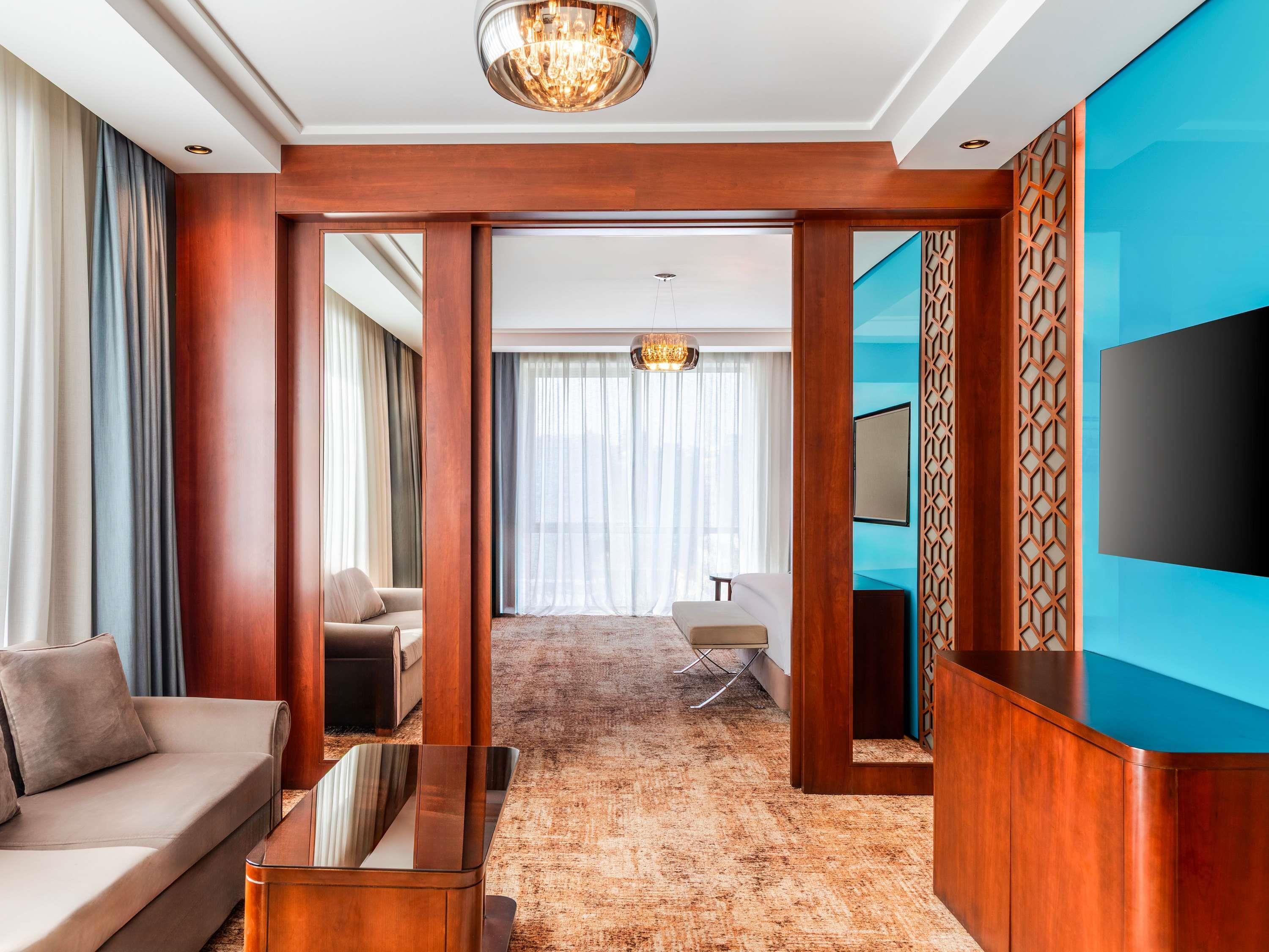 Junior Suite King Size Bed