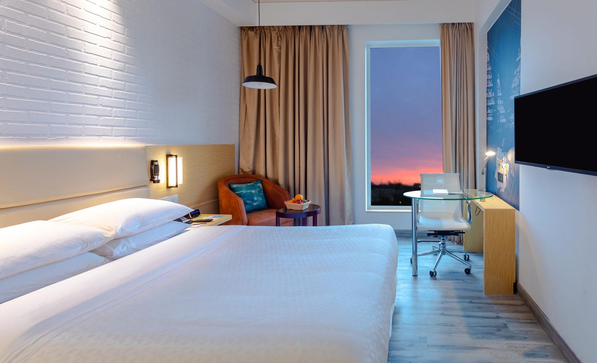 Double City View Queen Bed